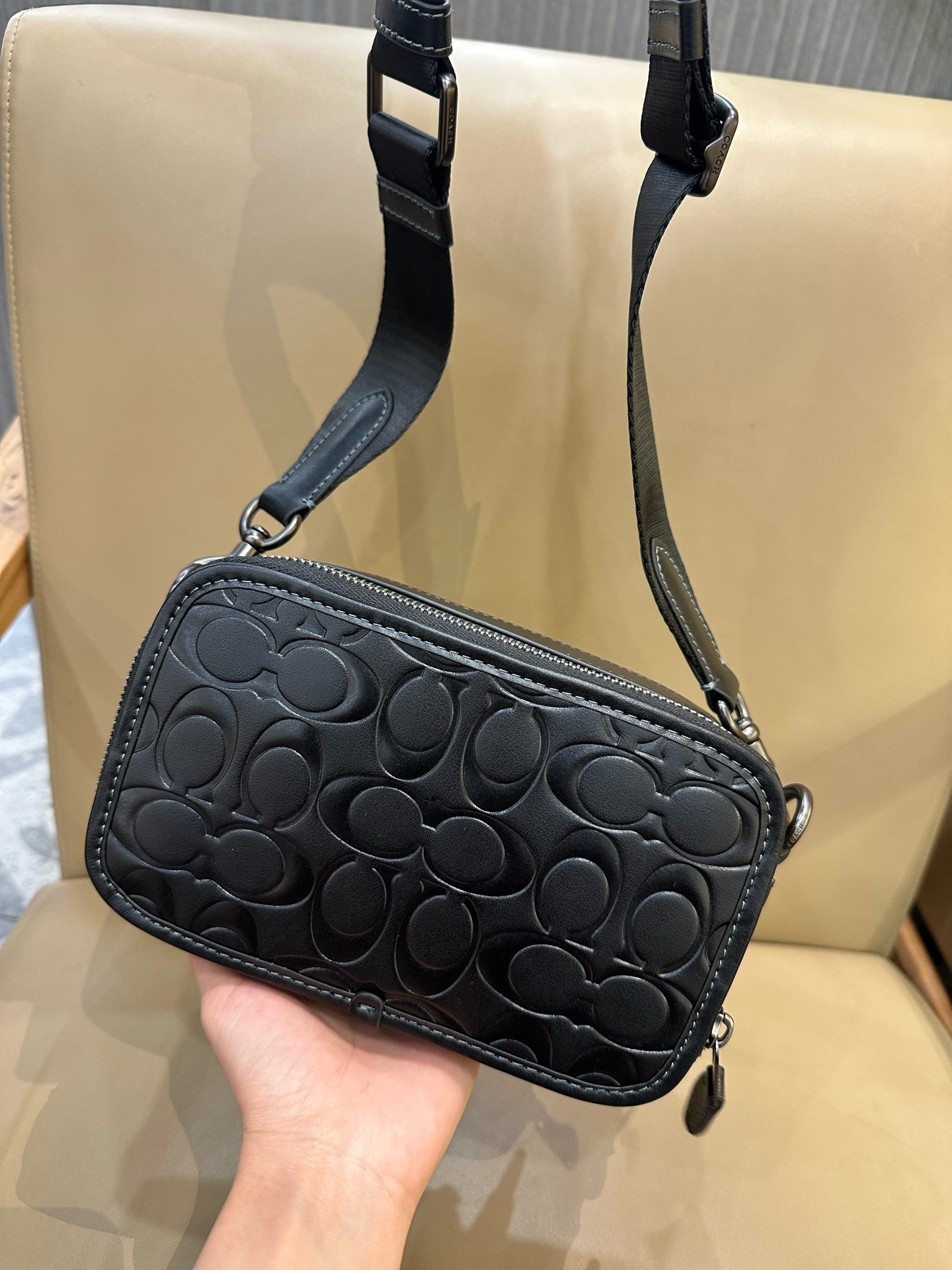 Coach C家COACH/蔻驰奥莱花CY888男士老花WYATT 斜挎单肩包通勤相机包 人造革