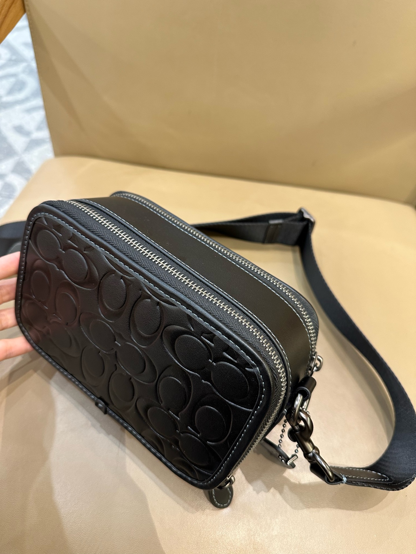 Coach C家COACH/蔻驰奥莱花CY888男士老花WYATT 斜挎单肩包通勤相机包 人造革