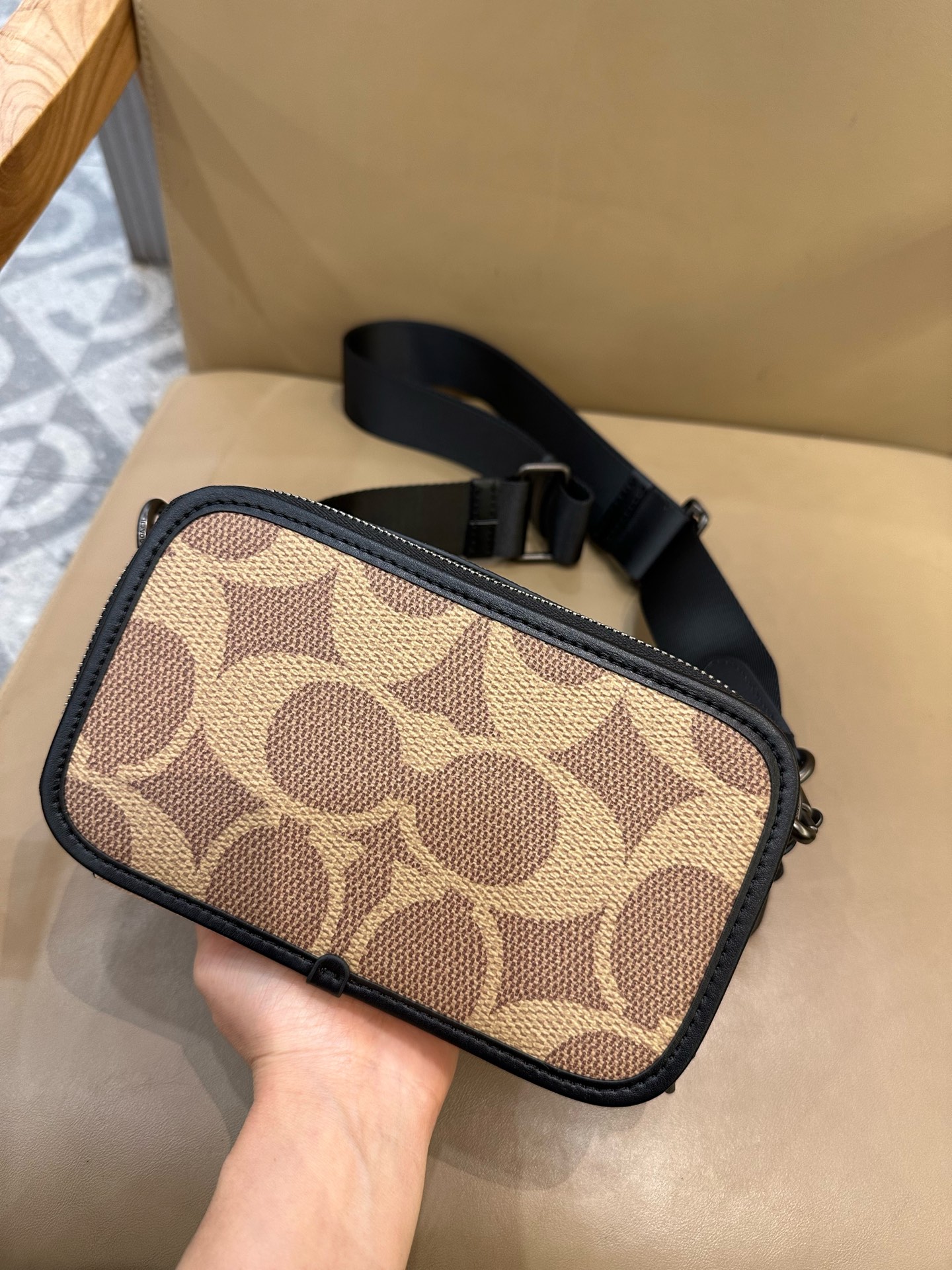 Coach COACH/蔻驰CW365 CM109 CM113 CAB80奥莱男士 标志WYATT斜挎包单肩包相机包 小方包 2个信用卡槽