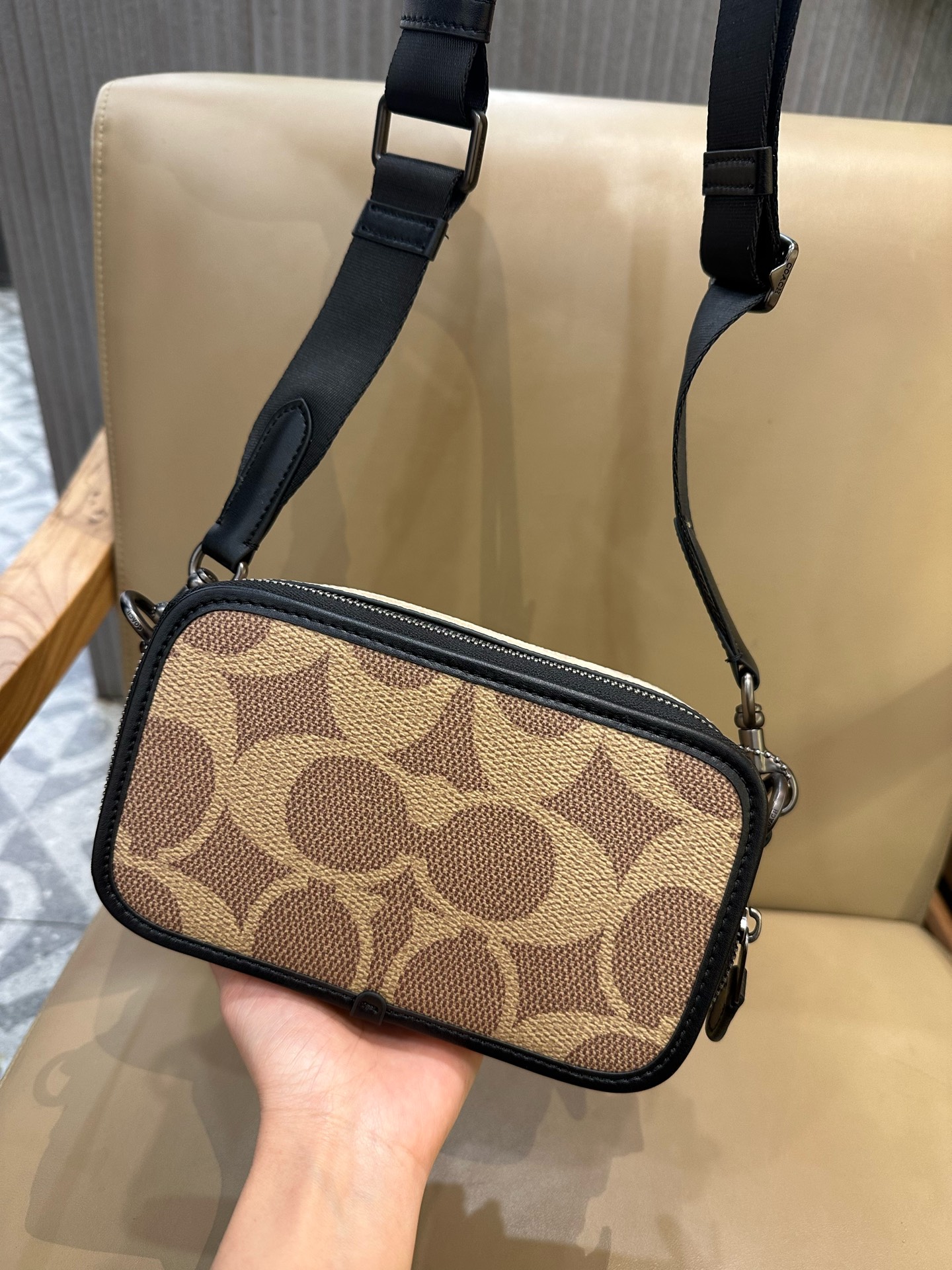 Coach COACH/蔻驰CW365 CM109 CM113 CAB80奥莱男士 标志WYATT斜挎包单肩包相机包 小方包 2个信用卡槽