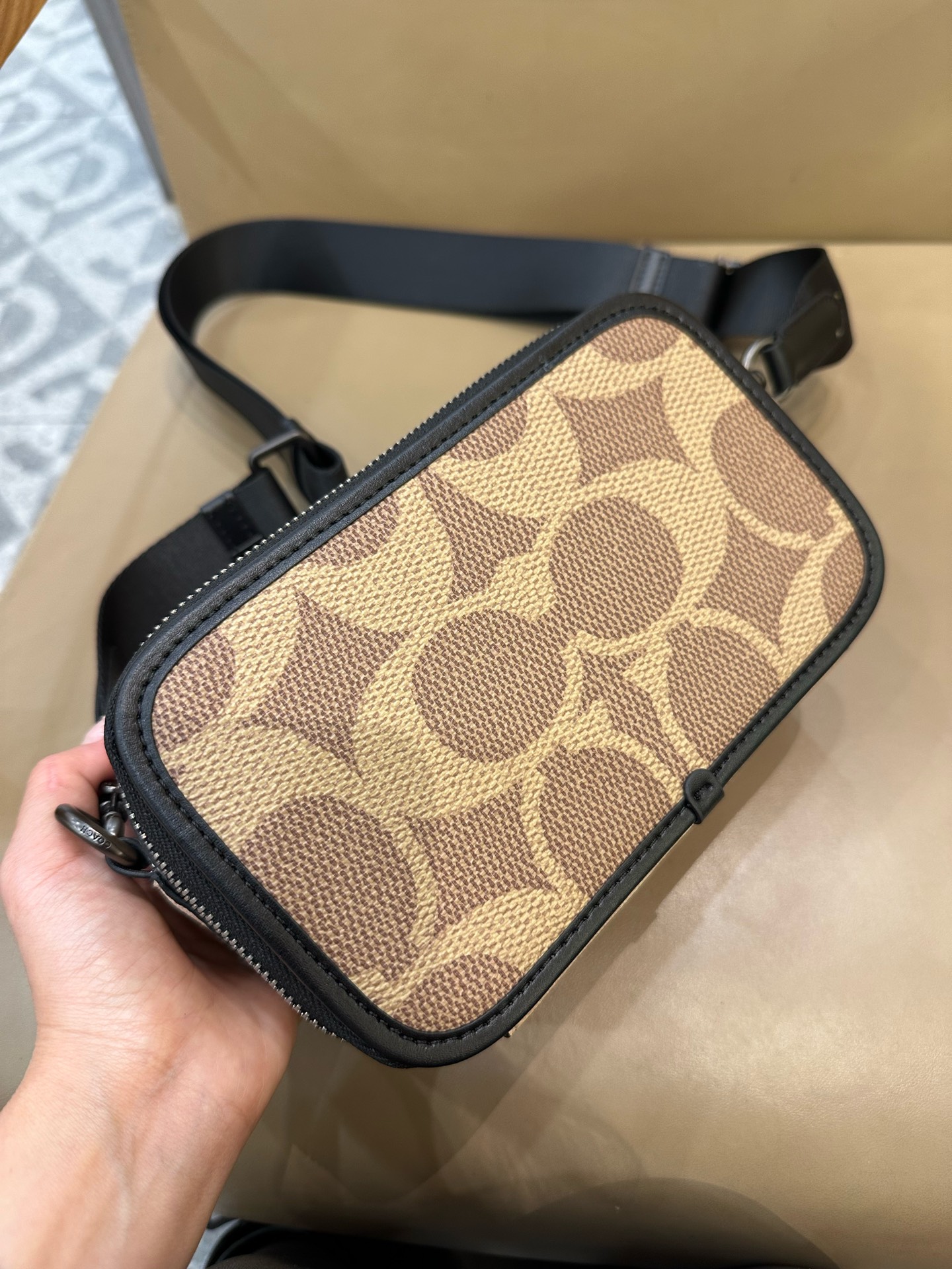 Coach COACH/蔻驰CW365 CM109 CM113 CAB80奥莱男士 标志WYATT斜挎包单肩包相机包 小方包 2个信用卡槽