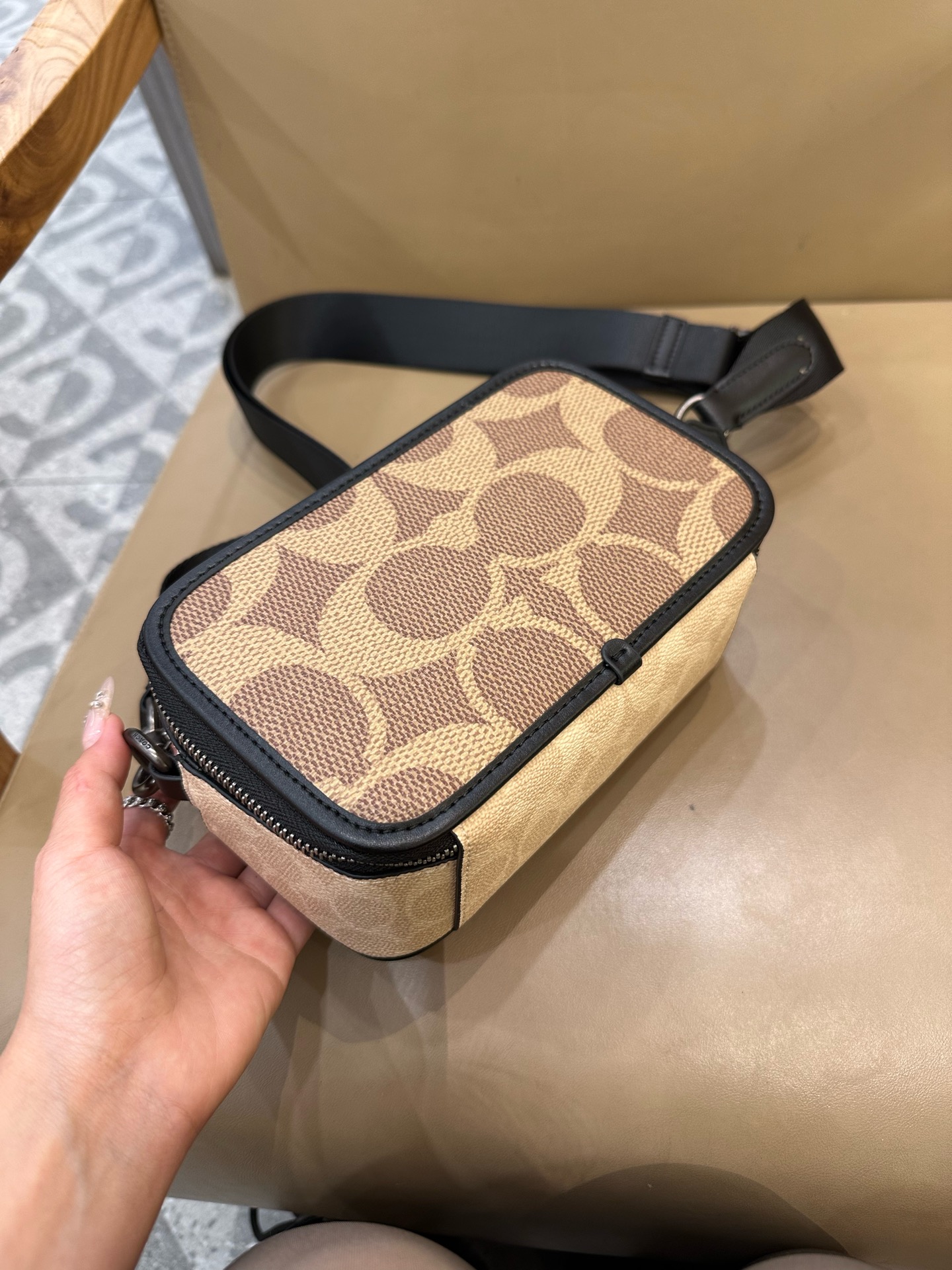 Coach COACH/蔻驰CW365 CM109 CM113 CAB80奥莱男士 标志WYATT斜挎包单肩包相机包 小方包 2个信用卡槽