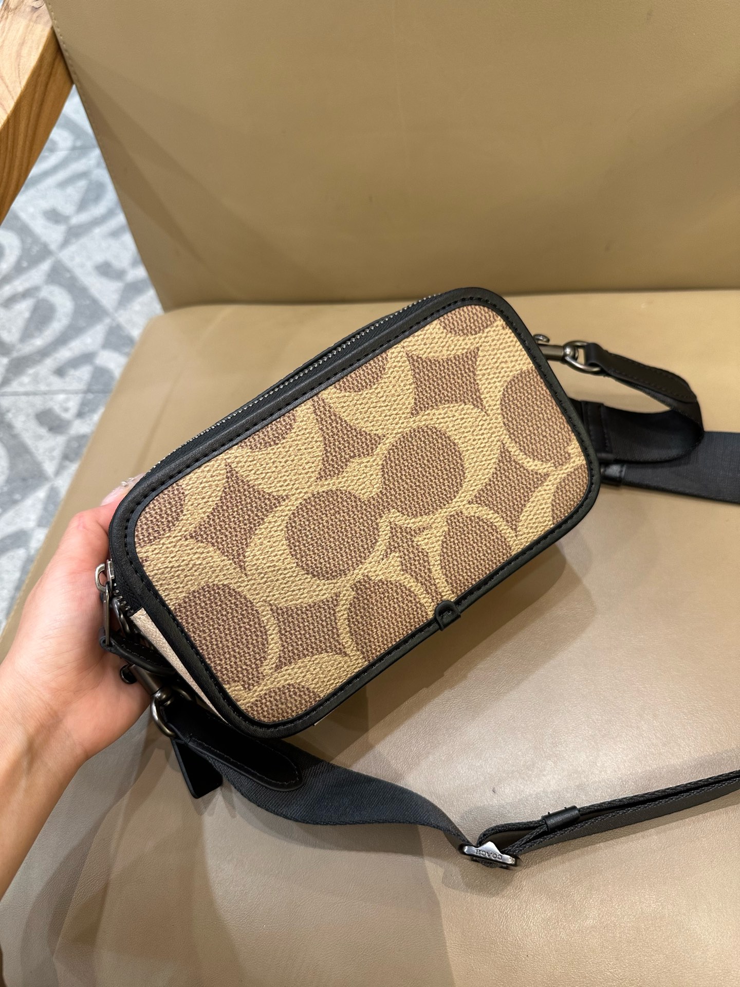 Coach COACH/蔻驰CW365 CM109 CM113 CAB80奥莱男士 标志WYATT斜挎包单肩包相机包 小方包 2个信用卡槽