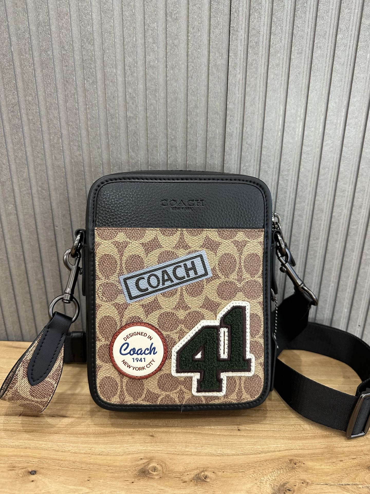 [coach26 high-end new product] COACH/Coach Outlet black flower CY894 brown flower CY895 men's classic logo old flower patch badge SULLIVAN crossb
