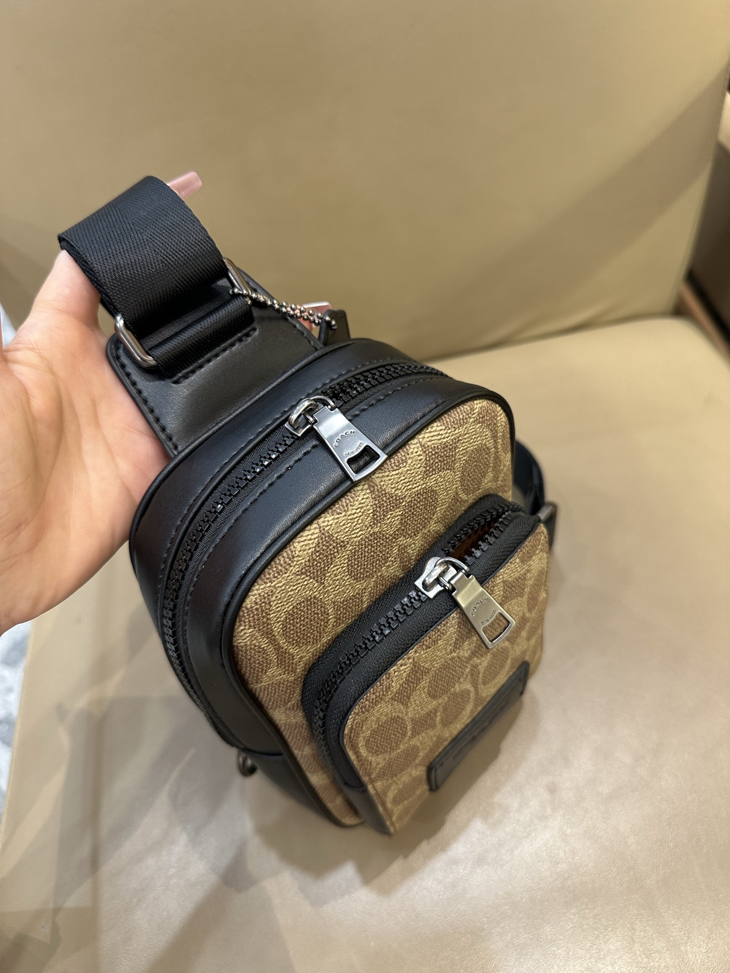 Coach 新款COACH蔻驰CV763奥莱WEST牛皮男款斜背包胸包