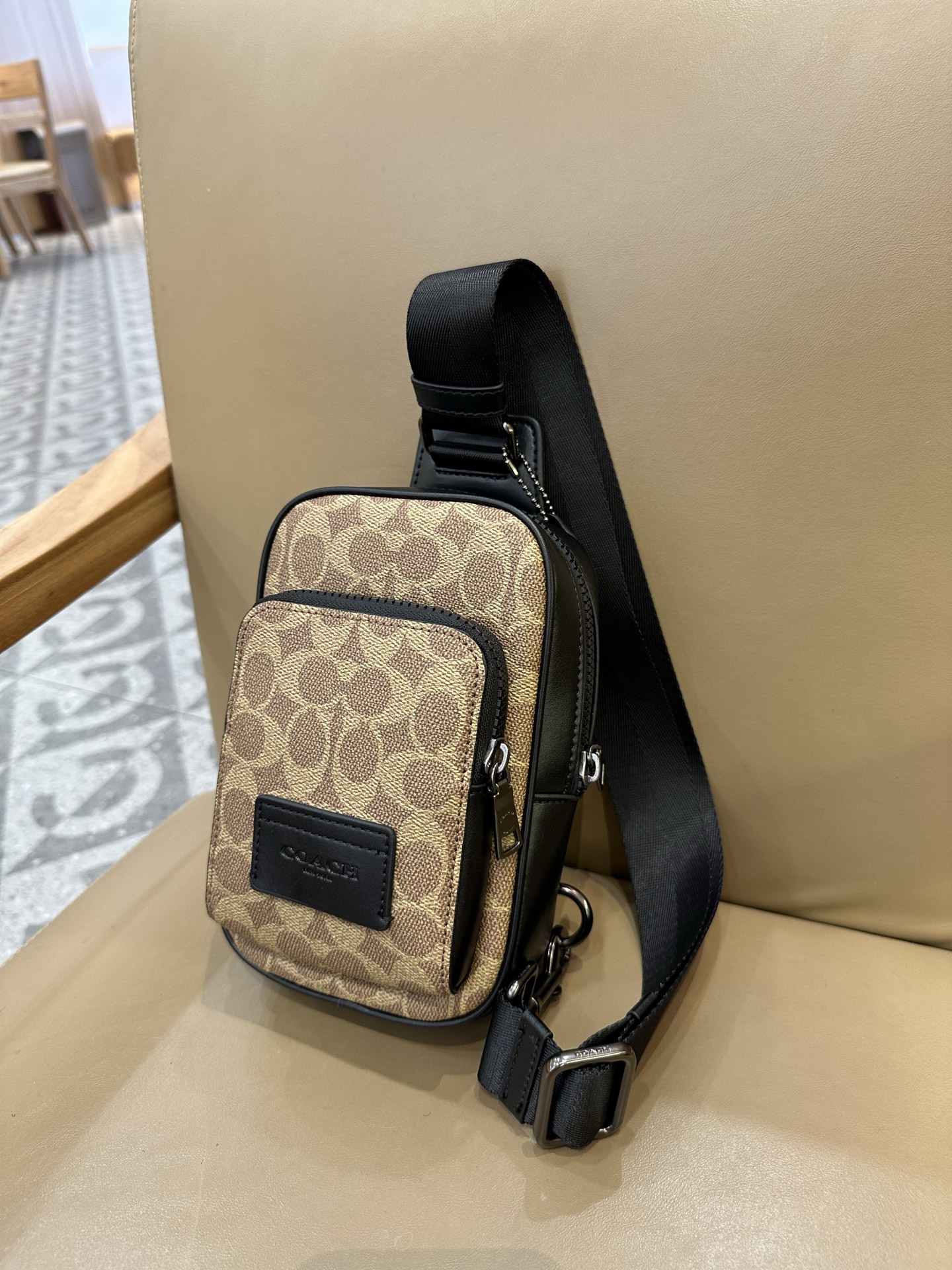 Coach 新款COACH蔻驰CV763奥莱WEST牛皮男款斜背包胸包