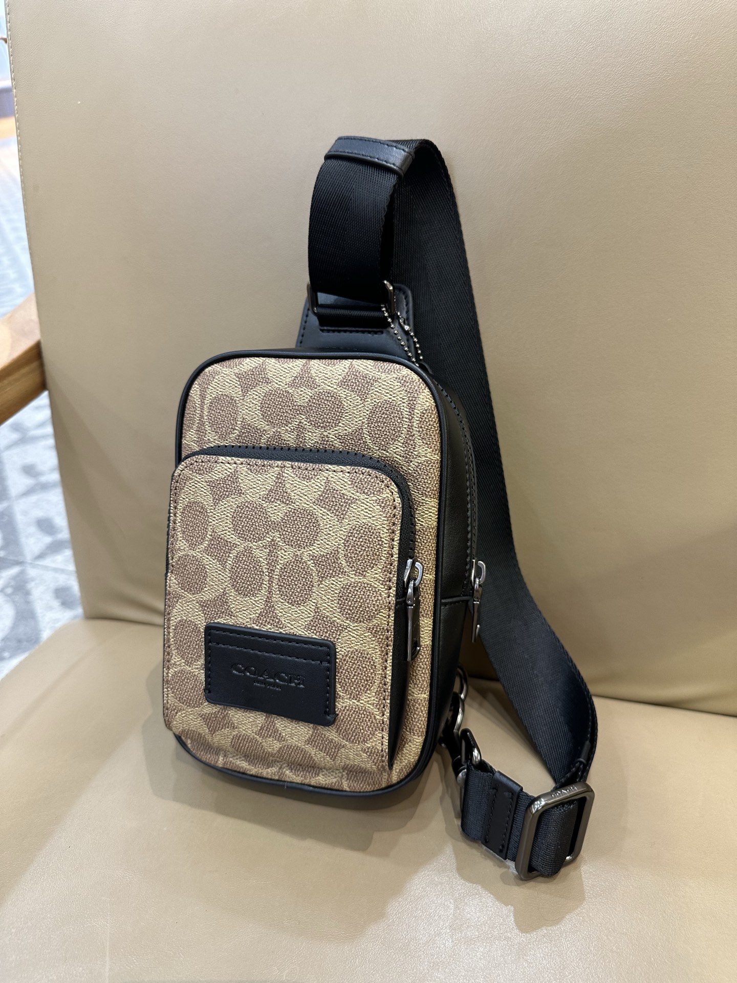 Coach 新款COACH蔻驰CV763奥莱WEST牛皮男款斜背包胸包