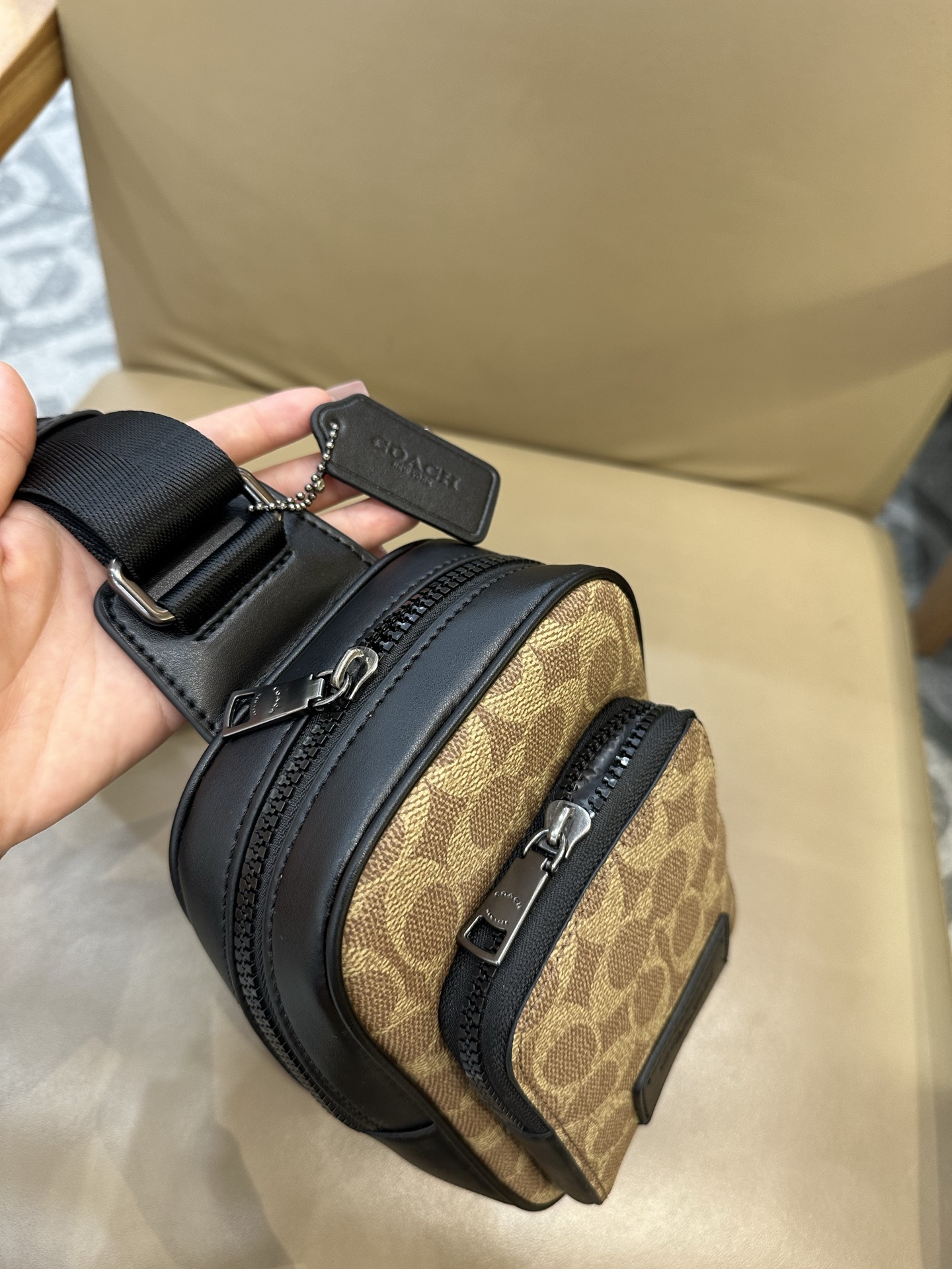 Coach 新款COACH蔻驰CV763奥莱WEST牛皮男款斜背包胸包