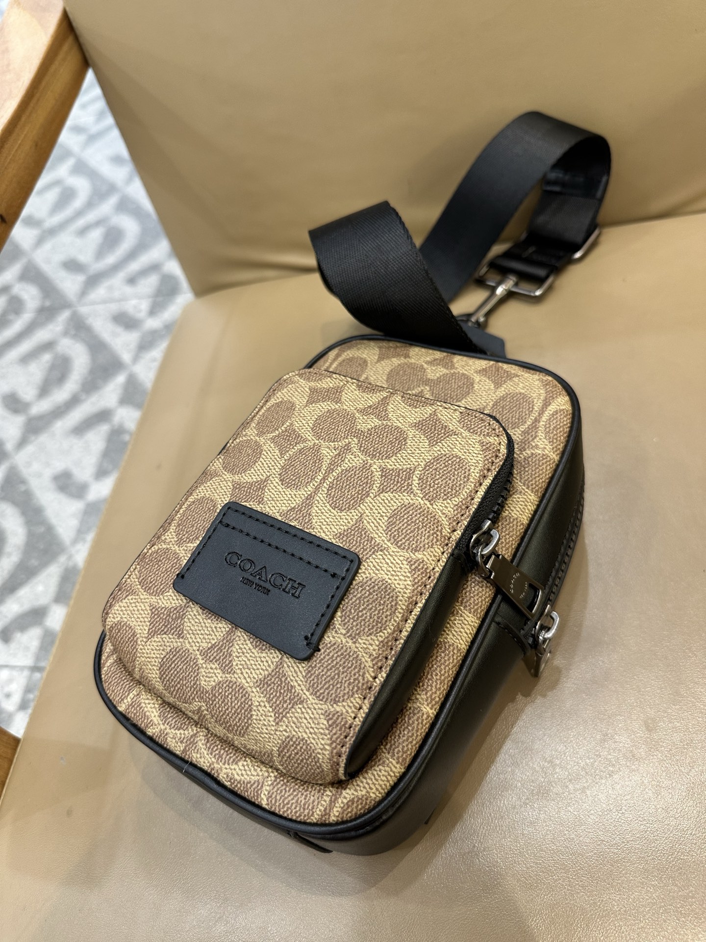 Coach 新款COACH蔻驰CV763奥莱WEST牛皮男款斜背包胸包