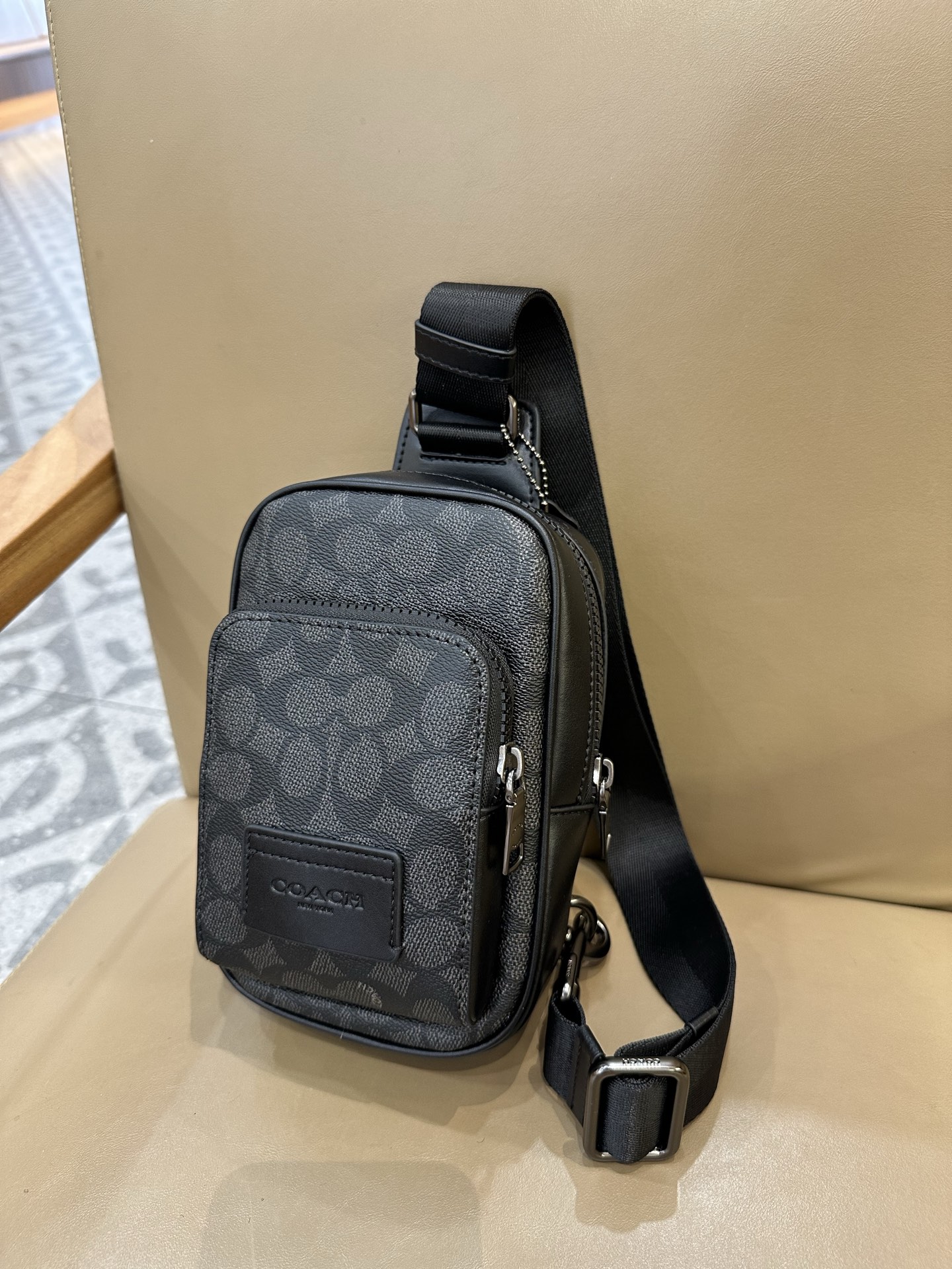 Coach 新款COACH蔻驰CV763奥莱WEST牛皮男款斜背包胸包