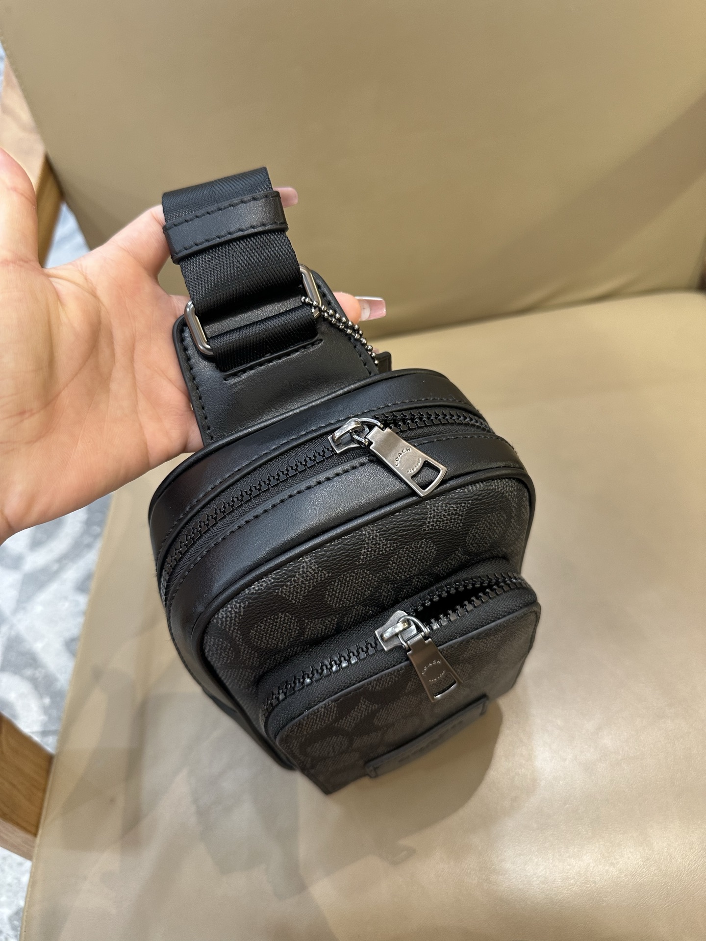 Coach 新款COACH蔻驰CV763奥莱WEST牛皮男款斜背包胸包