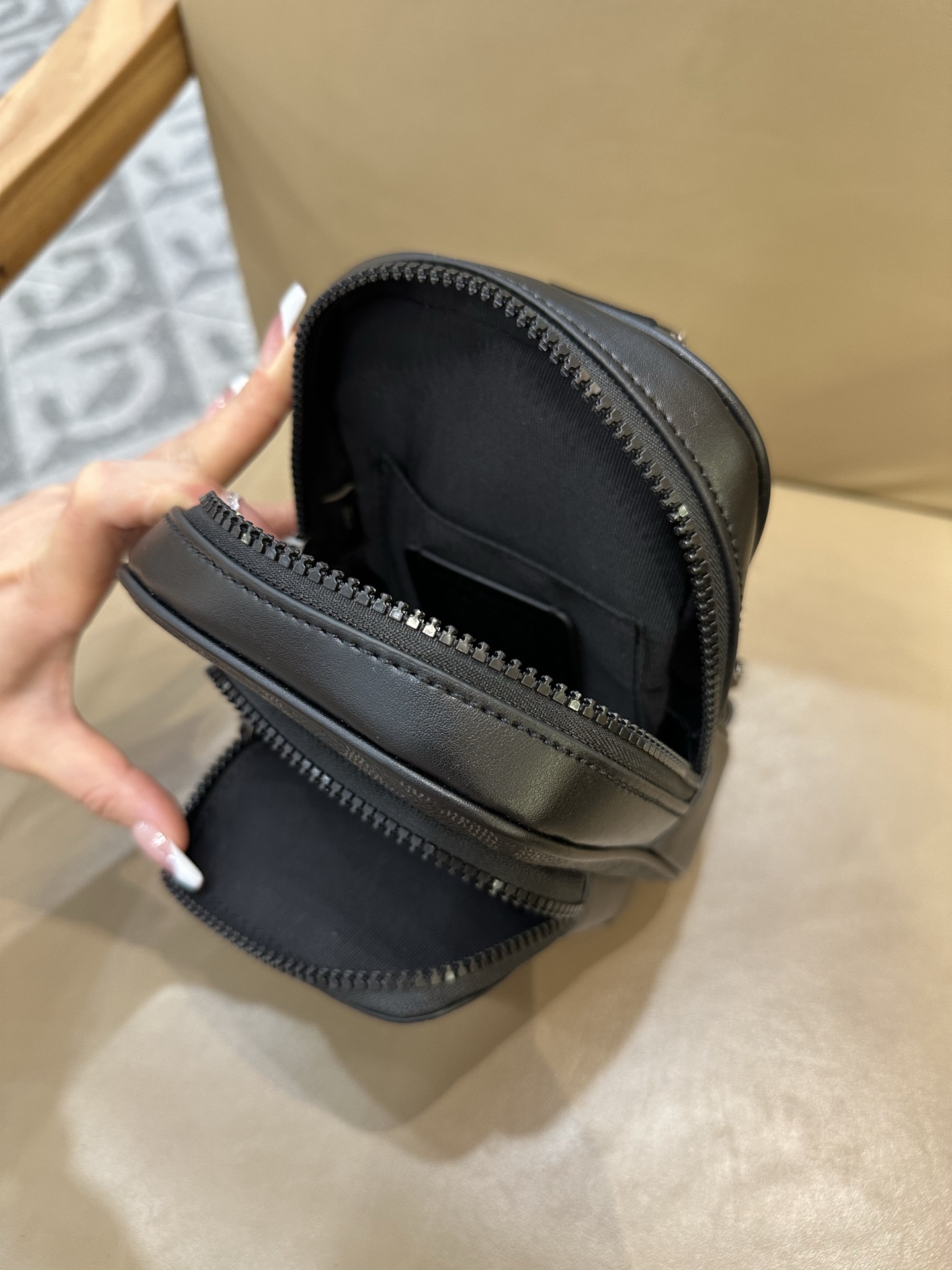 Coach 新款COACH蔻驰CV763奥莱WEST牛皮男款斜背包胸包