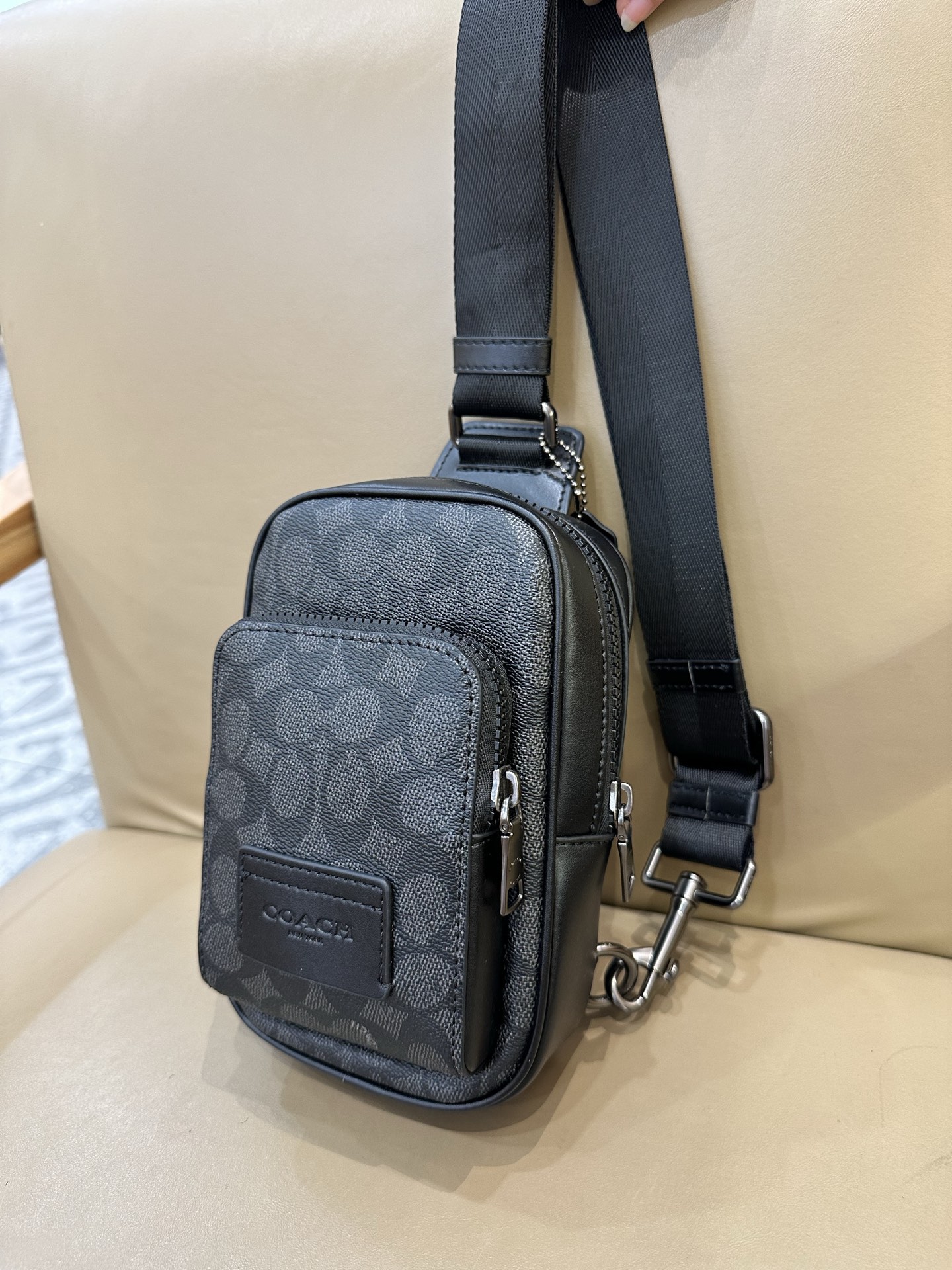 Coach 新款COACH蔻驰CV763奥莱WEST牛皮男款斜背包胸包