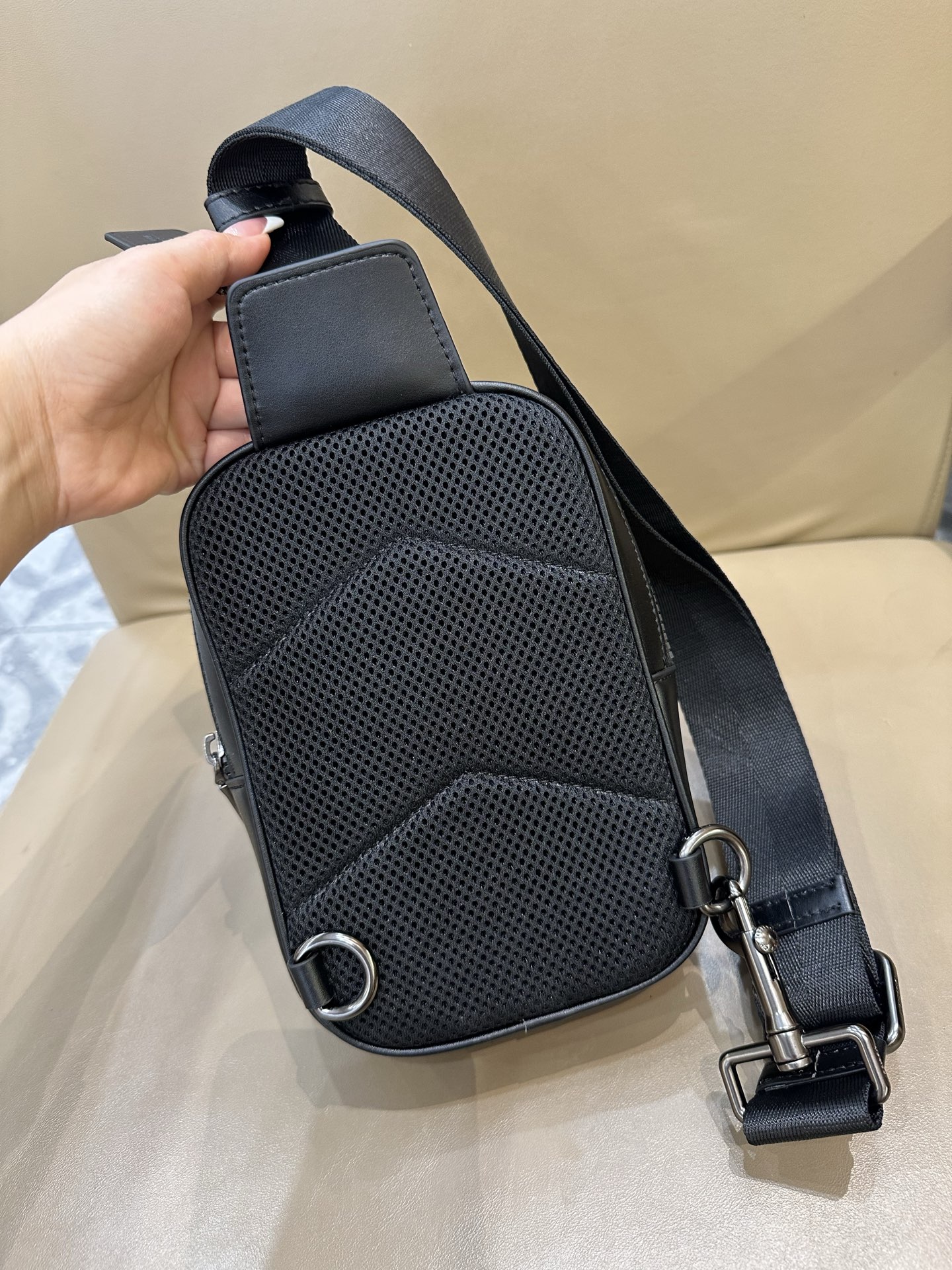 Coach 新款COACH蔻驰CV763奥莱WEST牛皮男款斜背包胸包