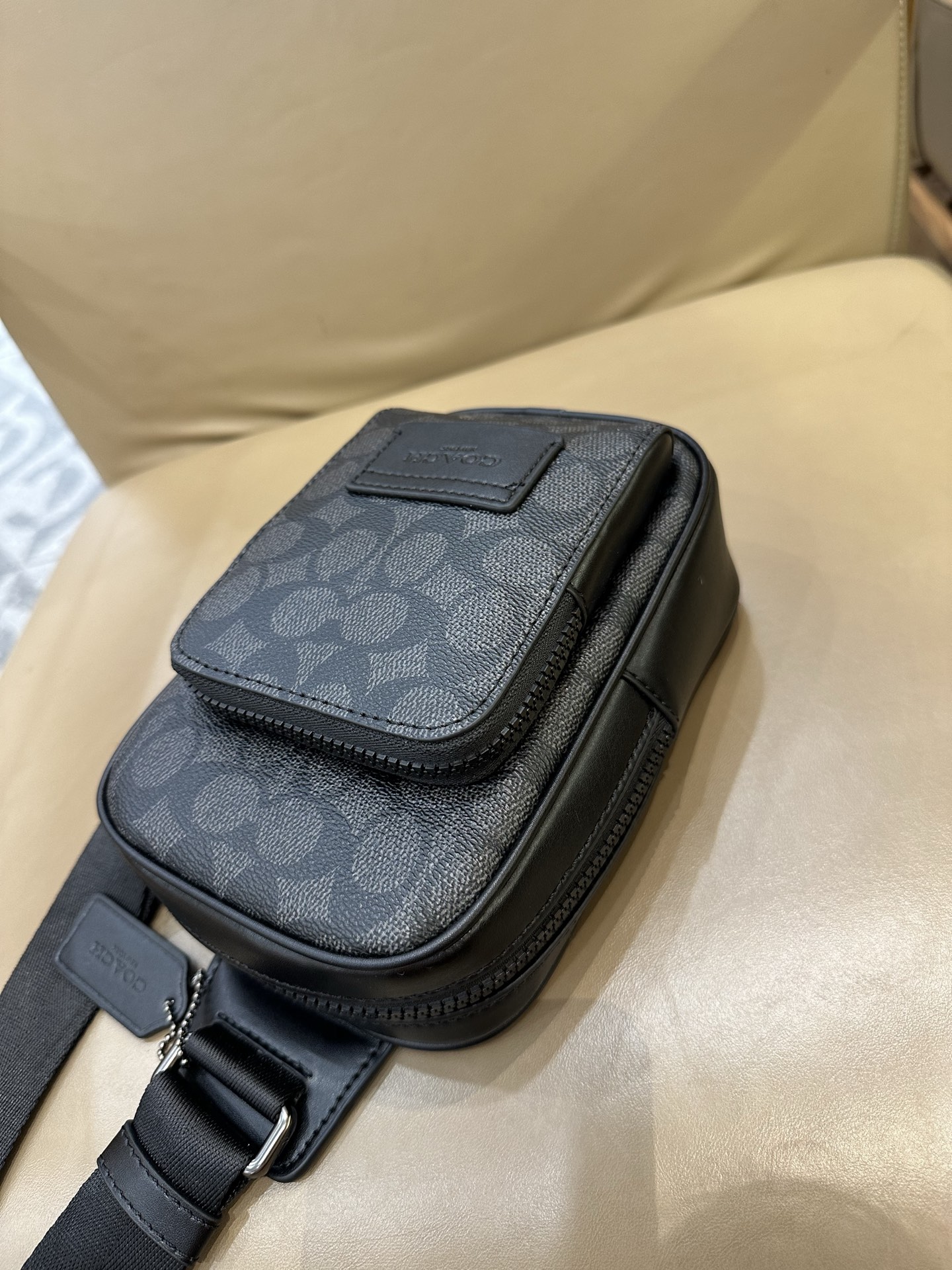 Coach 新款COACH蔻驰CV763奥莱WEST牛皮男款斜背包胸包