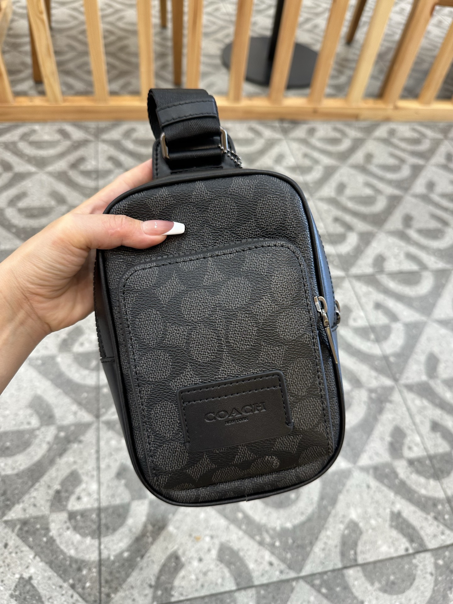 Coach 新款COACH蔻驰CV763奥莱WEST牛皮男款斜背包胸包
