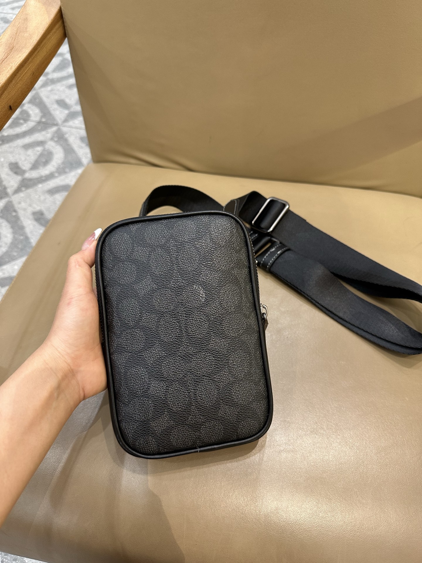 Coach COACH/蔻驰CW364 CS044奥莱款 标志印花 休闲男士单肩斜挎包 手机包相机包