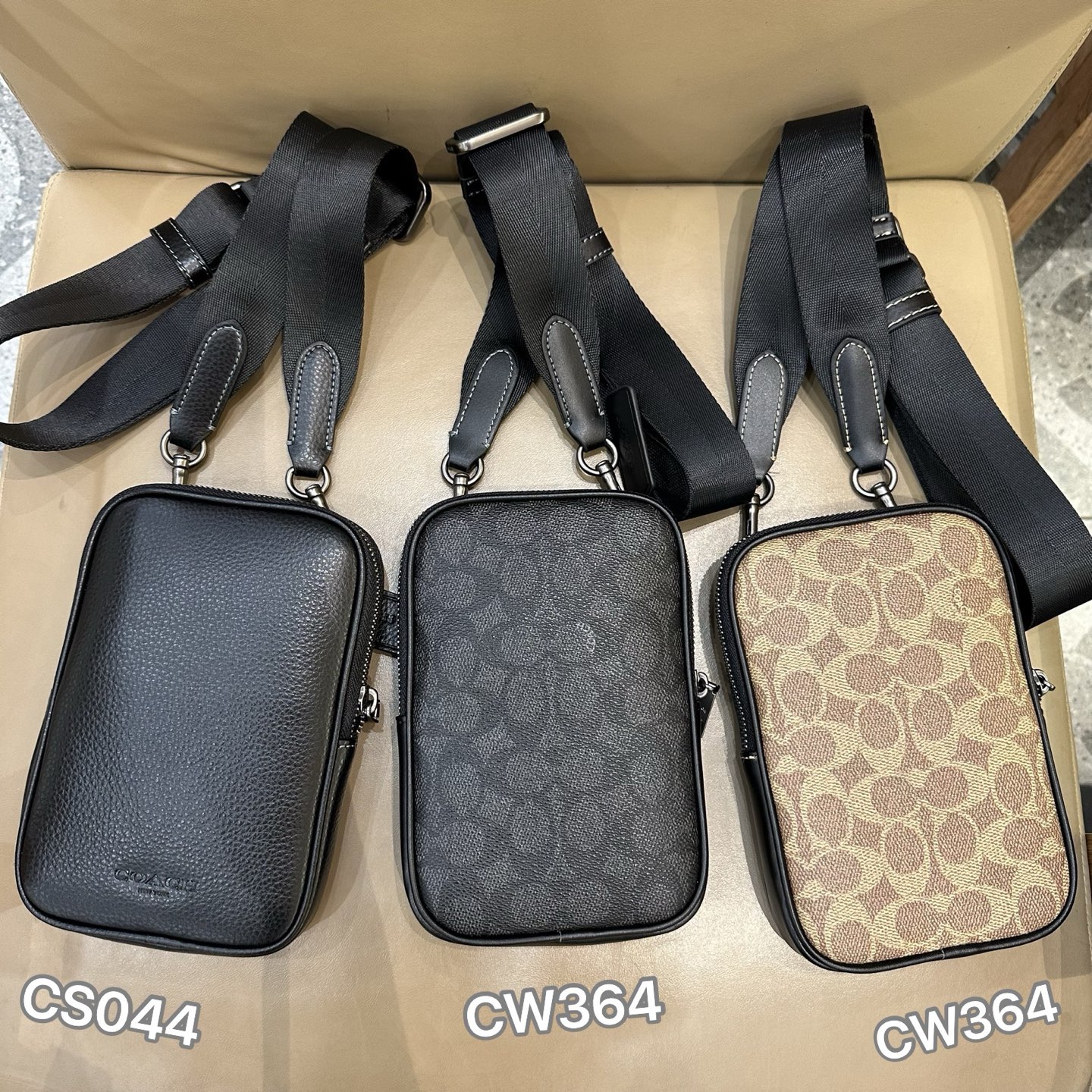Coach 新款CW364 CS044 三色 ～