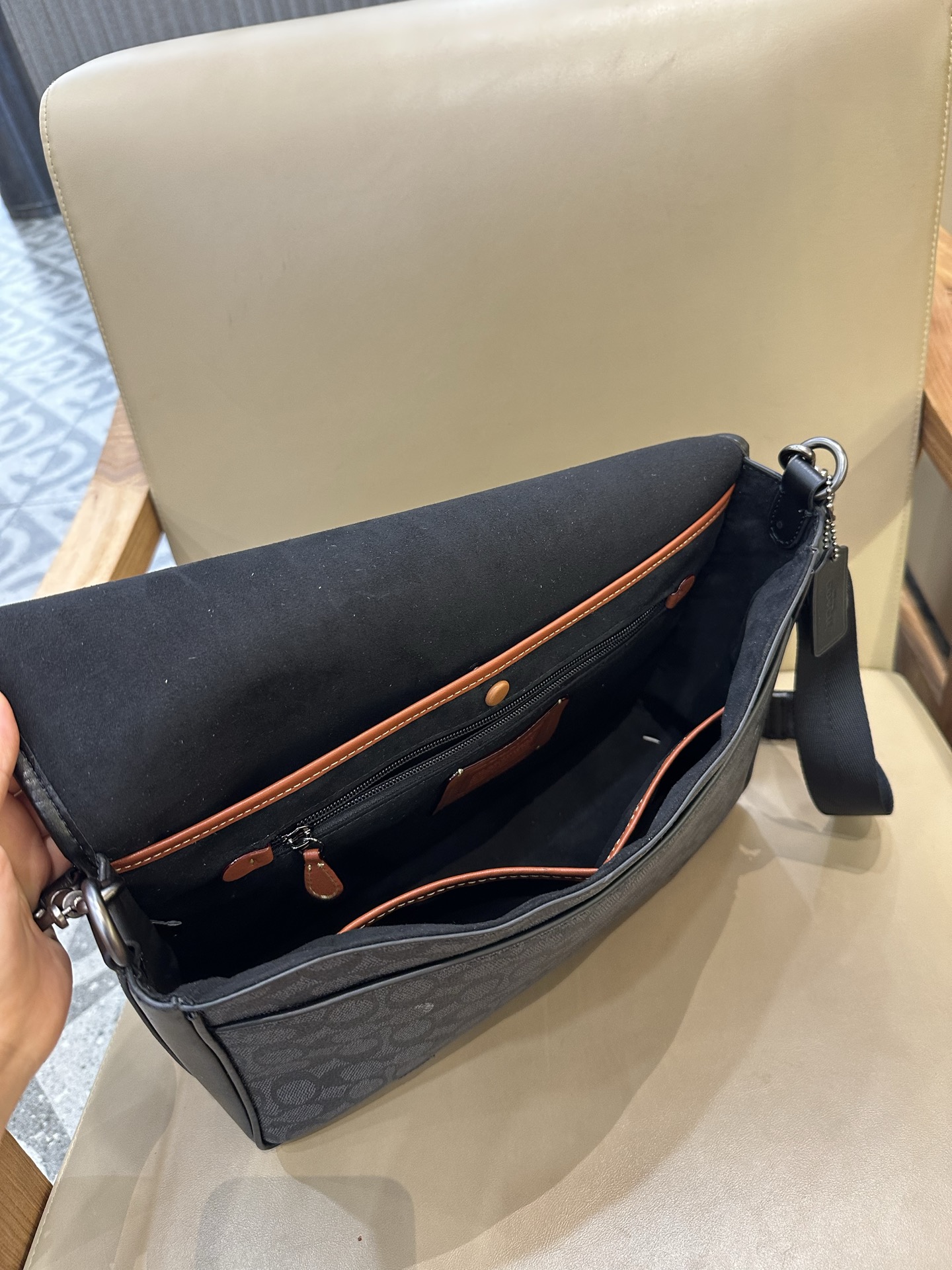 Coach 新款COA新款CAH92 CAH91男士翻盖邮差包HITCH信使包斜挎包织物配牛皮革