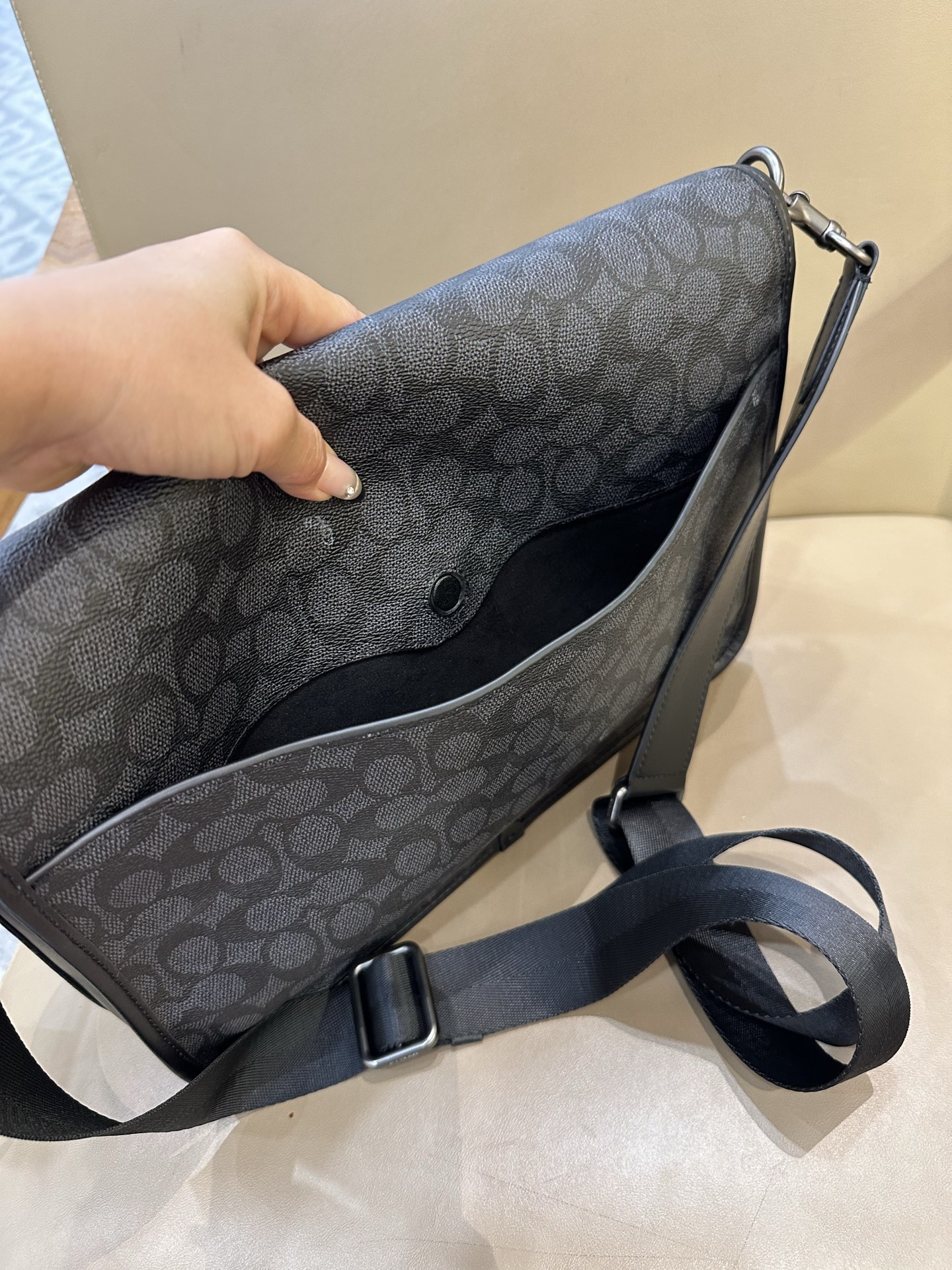 Coach 新款COA新款CAH92 CAH91男士翻盖邮差包HITCH信使包斜挎包织物配牛皮革