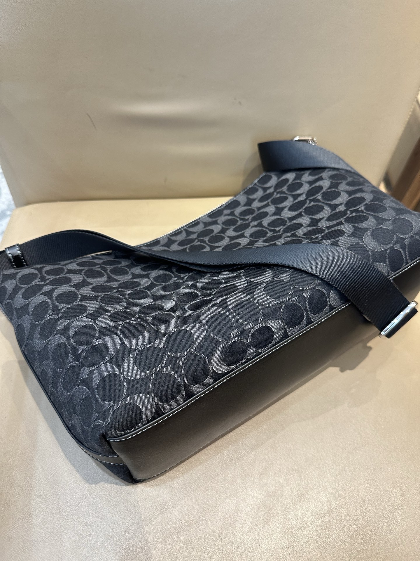 Coach 新款COACH/蔻驰奥莱CAJ91 CAJ86 CAJ70 男士大号松弛感流浪包