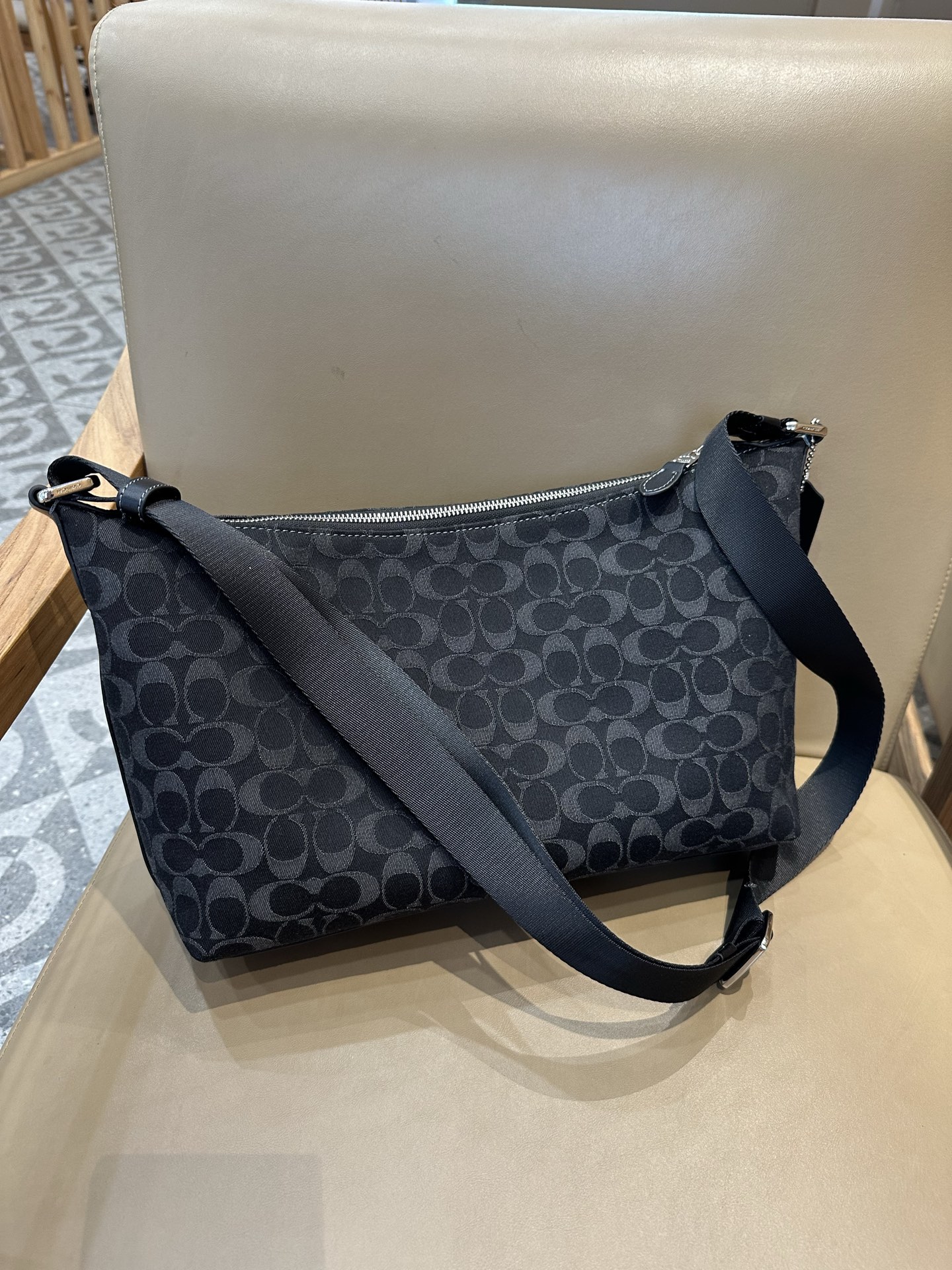 Coach 新款COACH/蔻驰奥莱CAJ91 CAJ86 CAJ70 男士大号松弛感流浪包