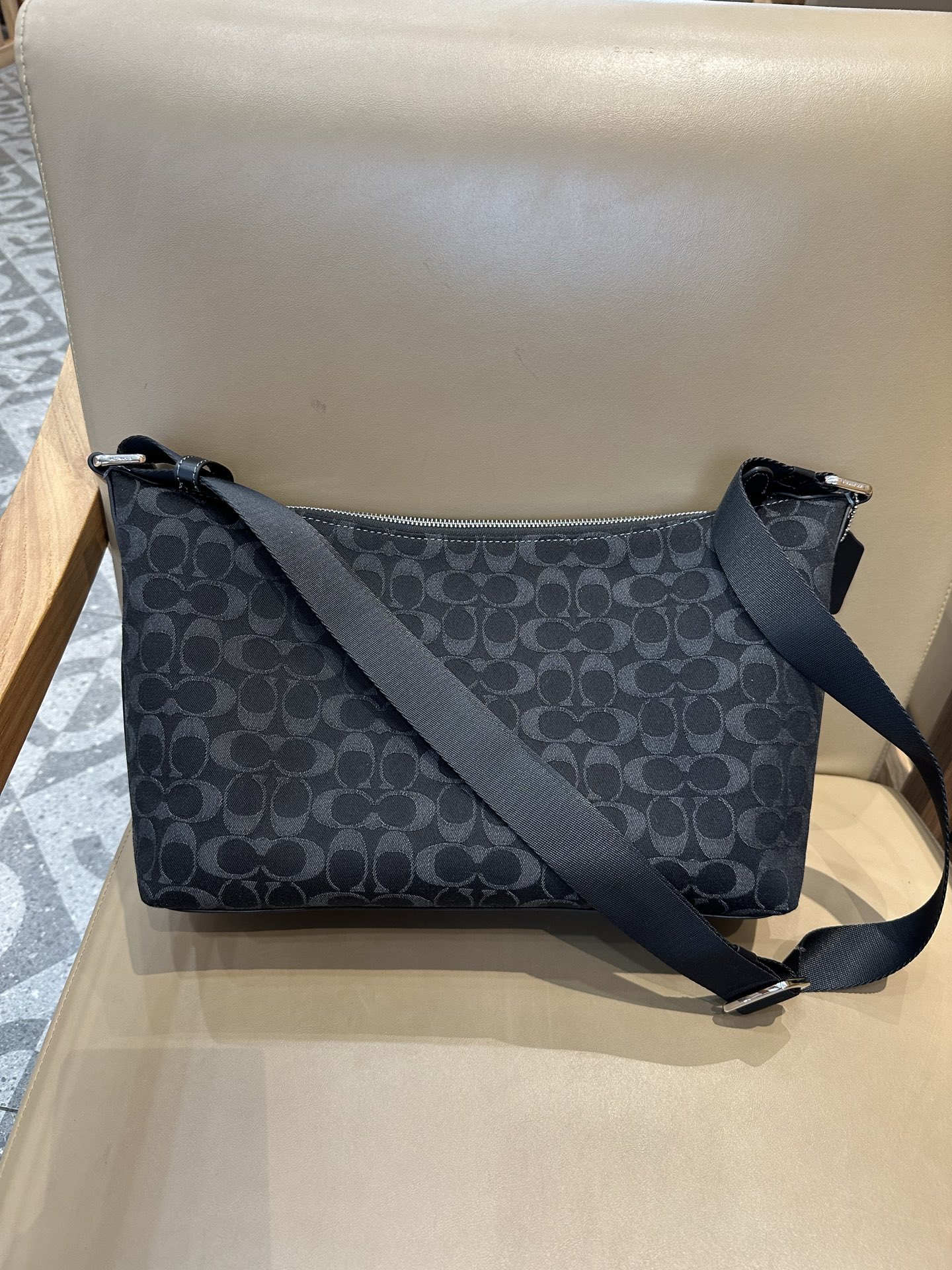 Coach 新款COACH/蔻驰奥莱CAJ91 CAJ86 CAJ70 男士大号松弛感流浪包