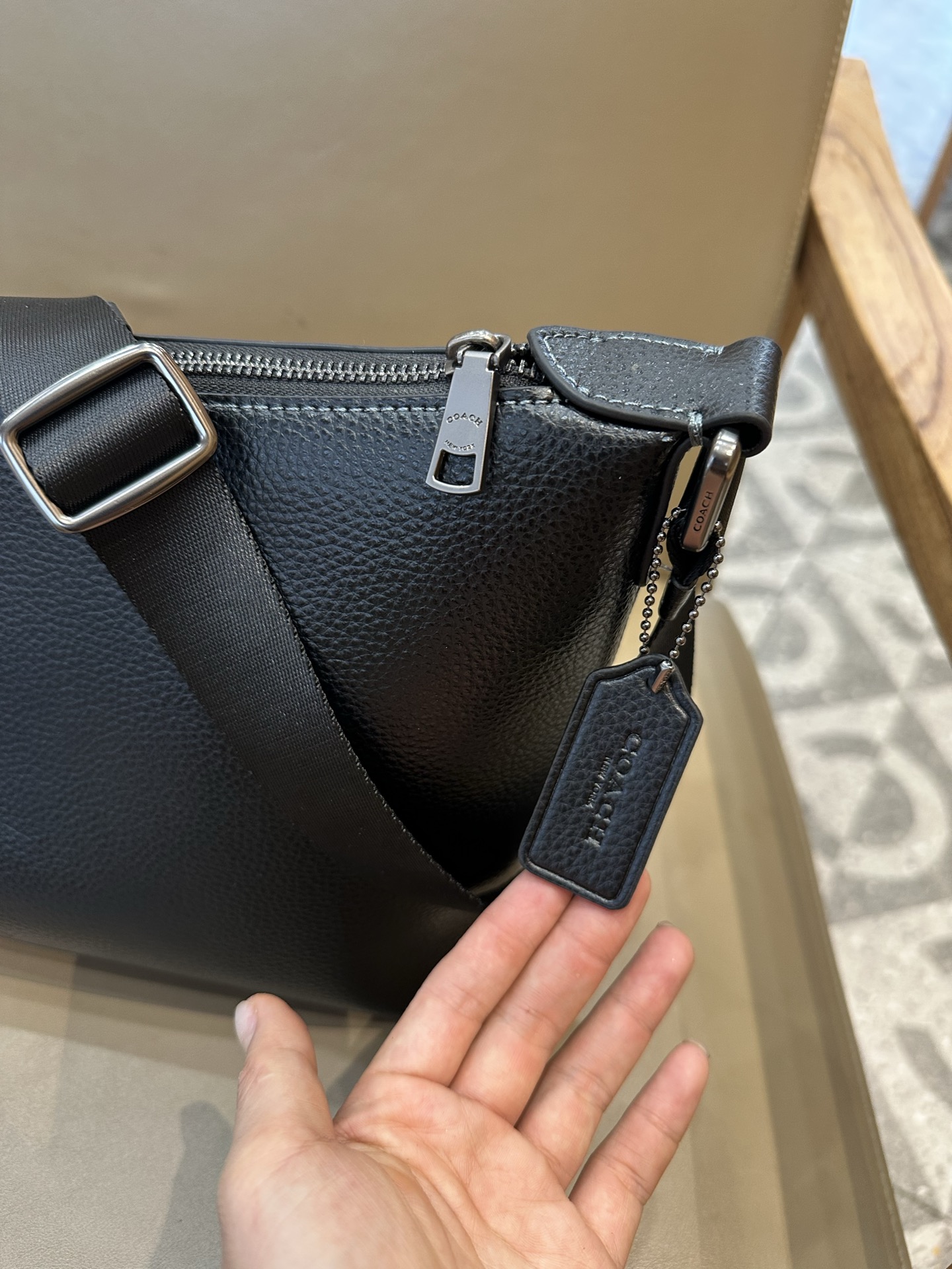 Coach 新款COACH/蔻驰奥莱CAJ91 CAJ86 CAJ70 男士大号松弛感流浪包