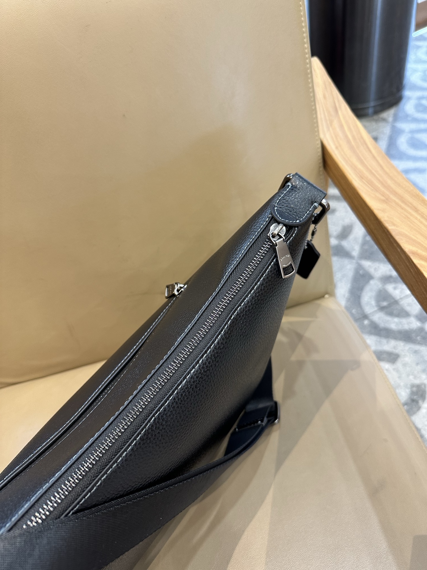 Coach 新款COACH/蔻驰奥莱CAJ91 CAJ86 CAJ70 男士大号松弛感流浪包