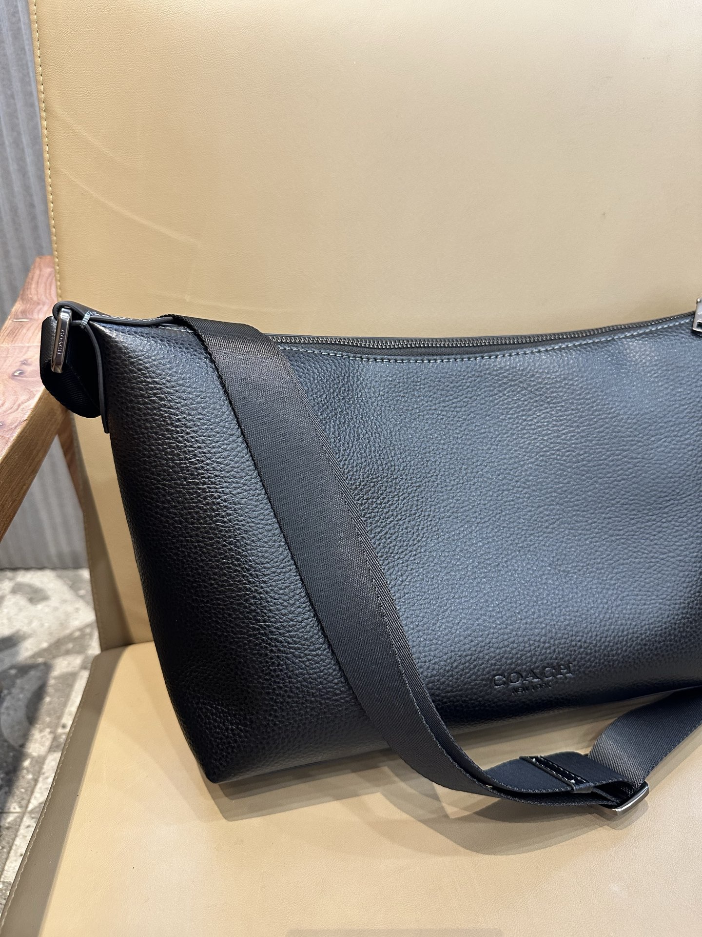 Coach 新款COACH/蔻驰奥莱CAJ91 CAJ86 CAJ70 男士大号松弛感流浪包