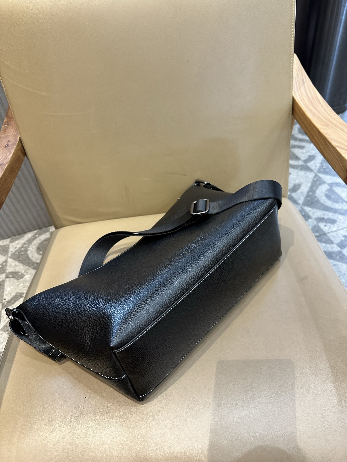 Coach 新款COACH/蔻驰奥莱CAJ91 CAJ86 CAJ70 男士大号松弛感流浪包
