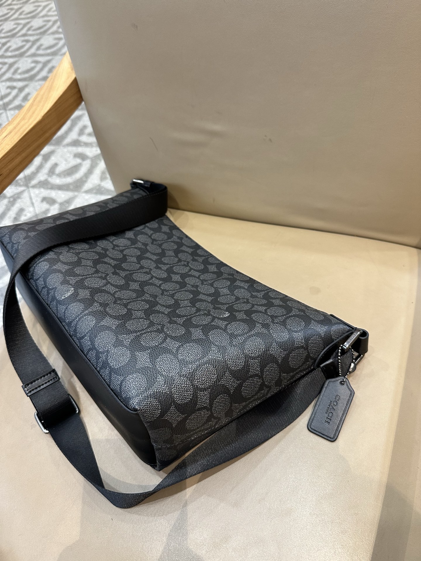 Coach 新款COACH/蔻驰奥莱CAJ91 CAJ86 CAJ70 男士大号松弛感流浪包