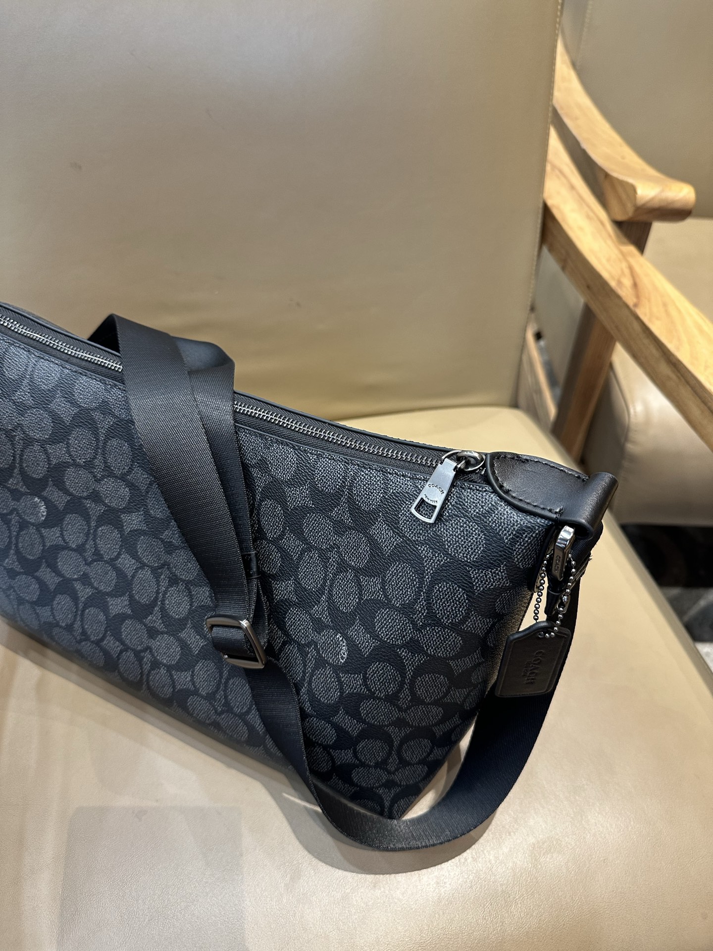 Coach 新款COACH/蔻驰奥莱CAJ91 CAJ86 CAJ70 男士大号松弛感流浪包