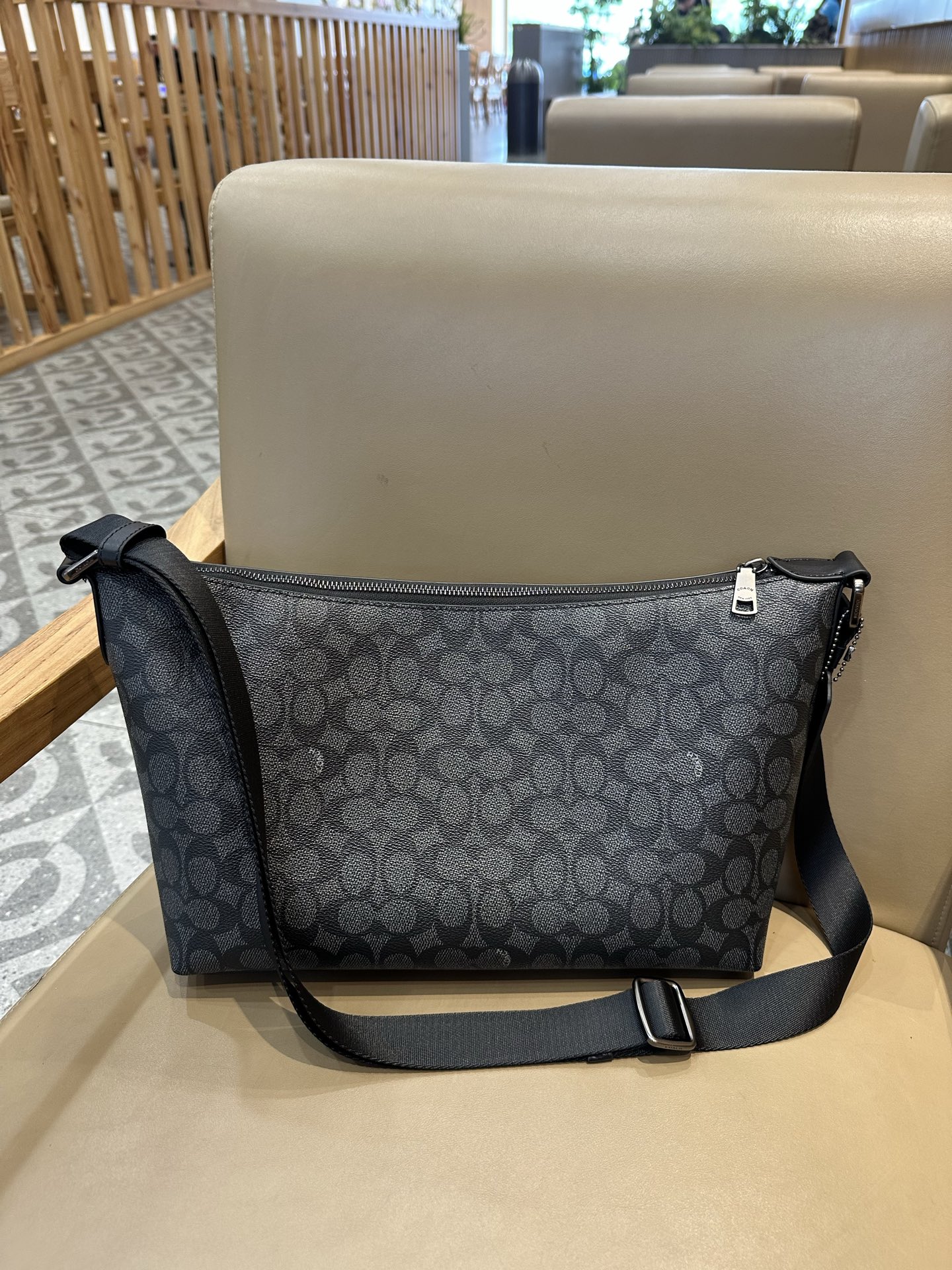 Coach 新款COACH/蔻驰奥莱CAJ91 CAJ86 CAJ70 男士大号松弛感流浪包