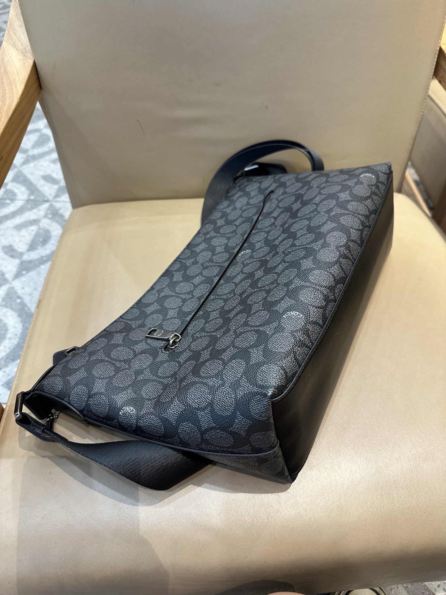 Coach 新款COACH/蔻驰奥莱CAJ91 CAJ86 CAJ70 男士大号松弛感流浪包
