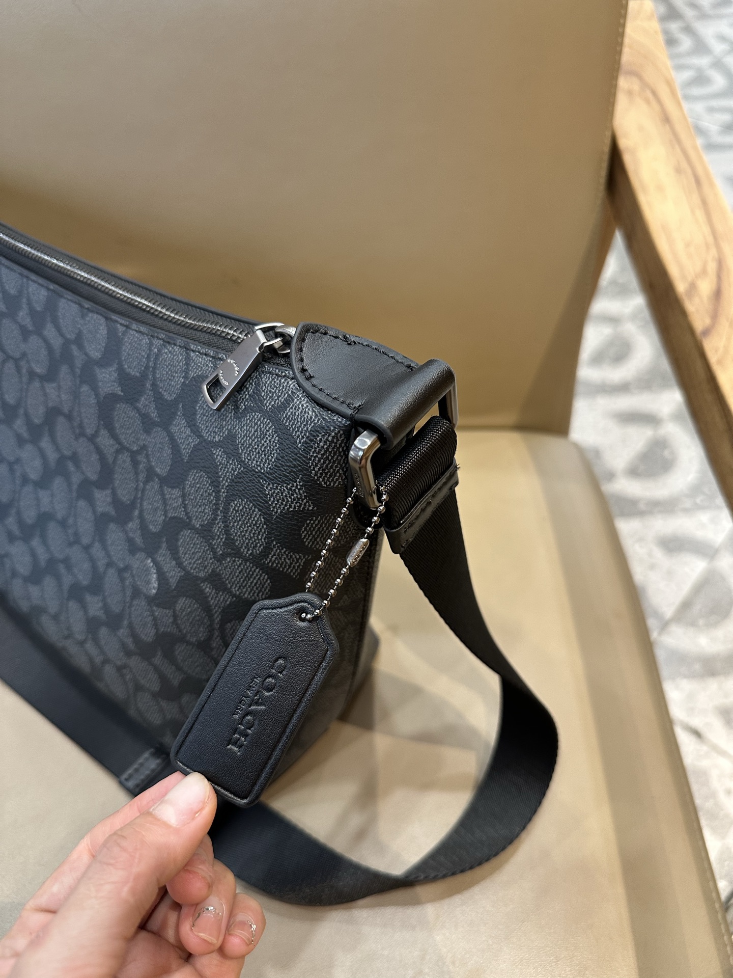 Coach 新款COACH/蔻驰奥莱CAJ91 CAJ86 CAJ70 男士大号松弛感流浪包