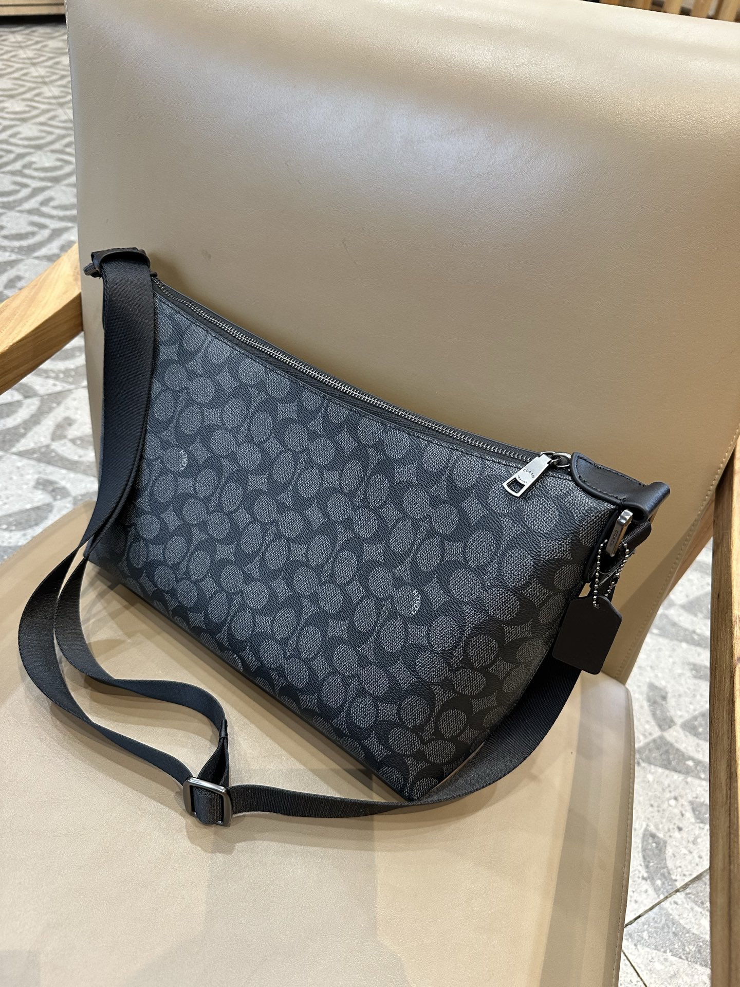 Coach 新款COACH/蔻驰奥莱CAJ91 CAJ86 CAJ70 男士大号松弛感流浪包