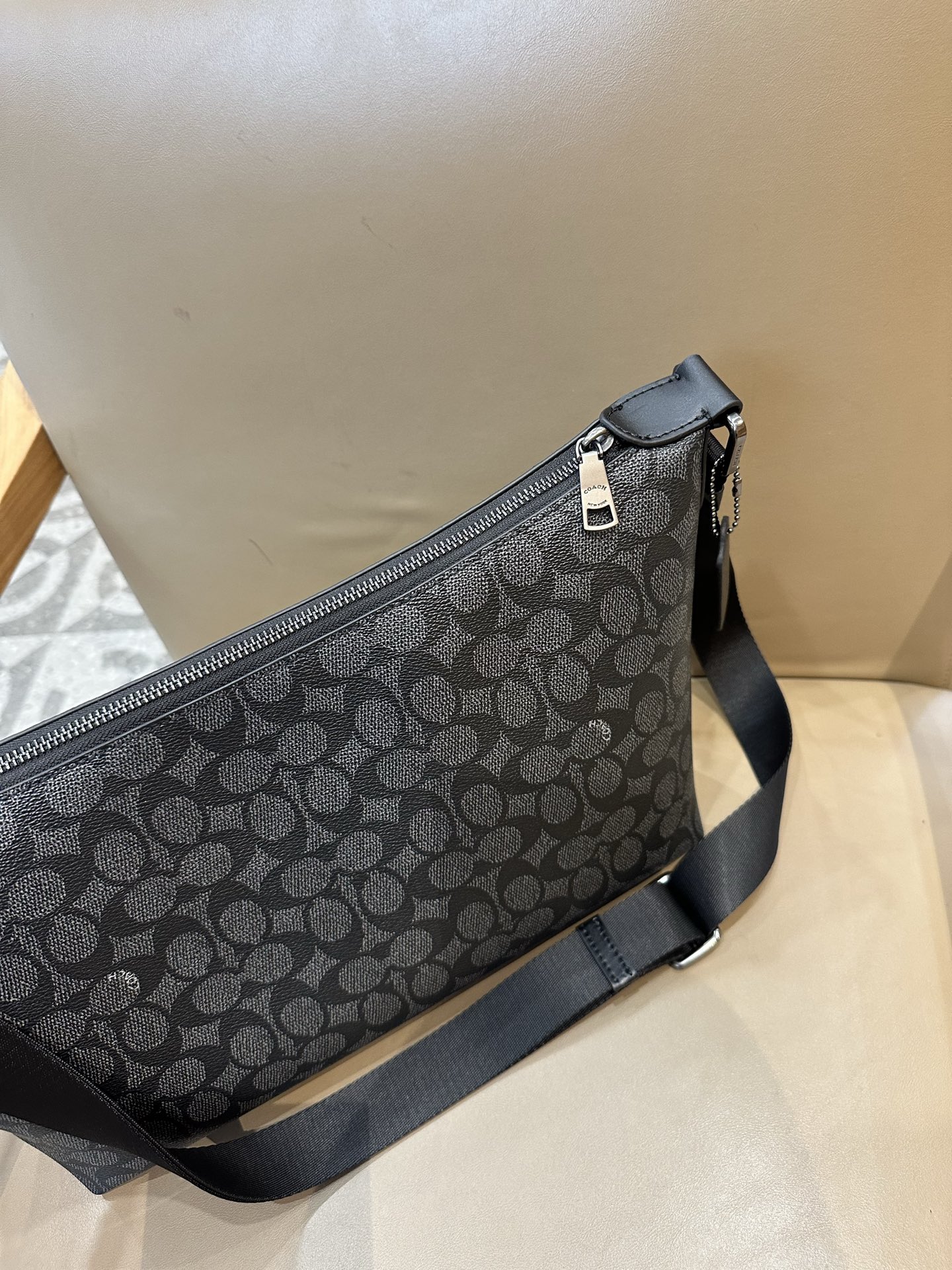Coach 新款COACH/蔻驰奥莱CAJ91 CAJ86 CAJ70 男士大号松弛感流浪包