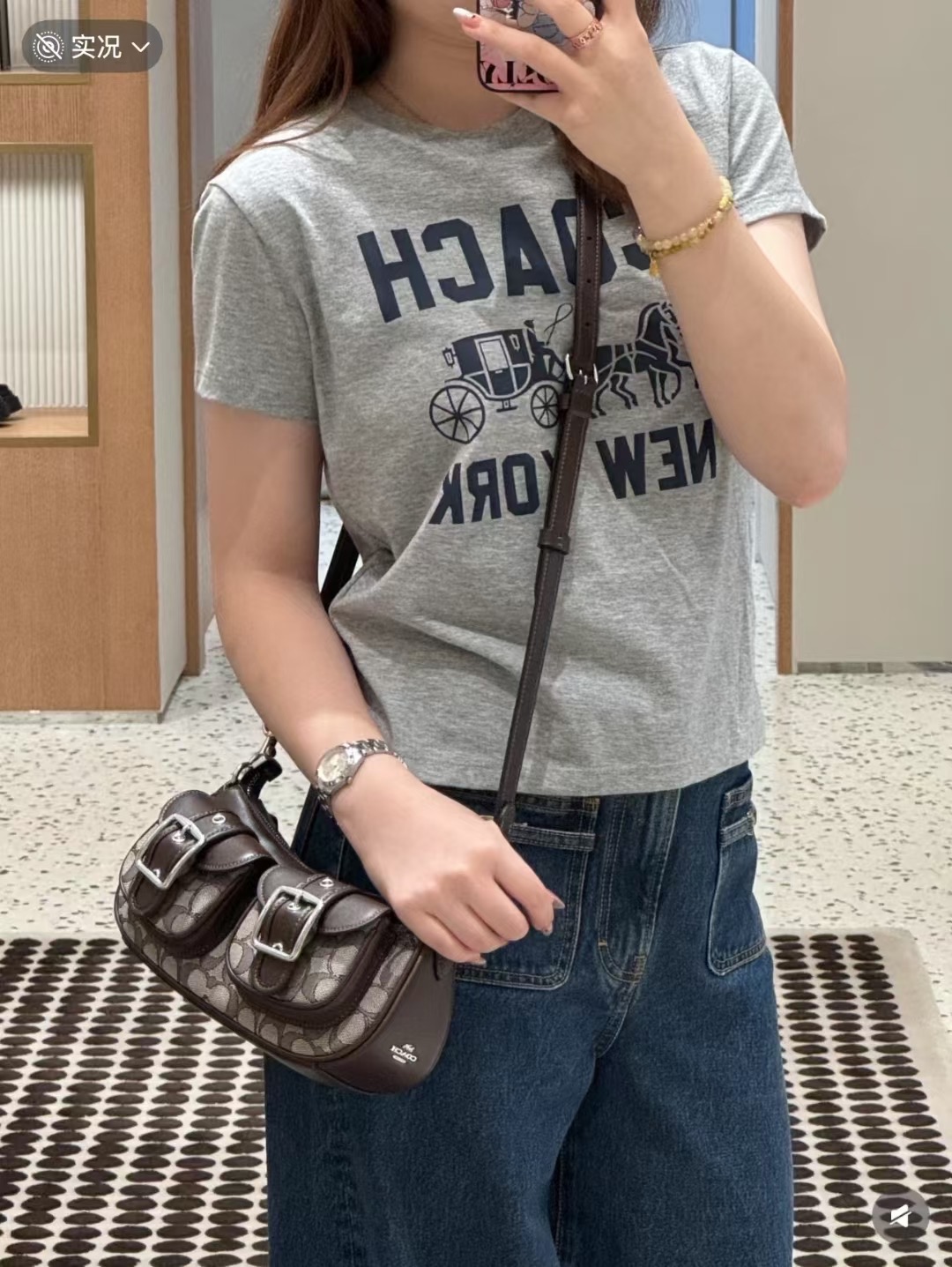 Coach CBJ00 枫叶棕 上身效果图