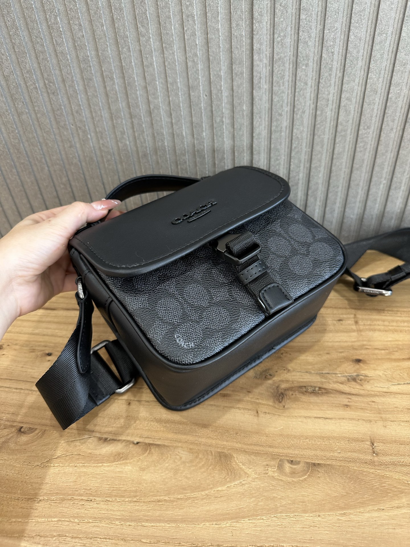 Coach 新款COACH/蔻驰CBG12 CBG13奥莱男士老花顶部手柄炭黑色RACER斜挎包牛皮革配人造革
