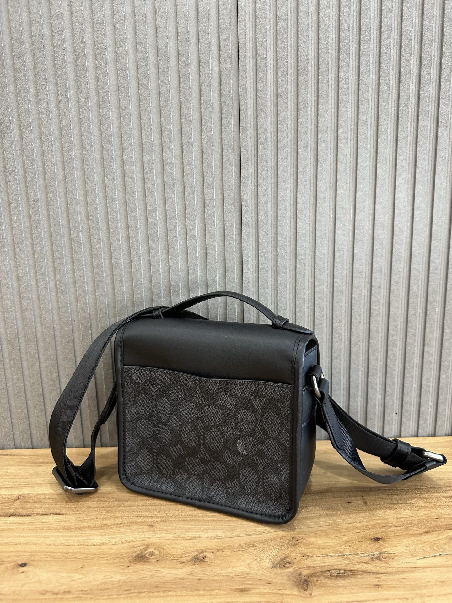 Coach 新款COACH/蔻驰CBG12 CBG13奥莱男士老花顶部手柄炭黑色RACER斜挎包牛皮革配人造革