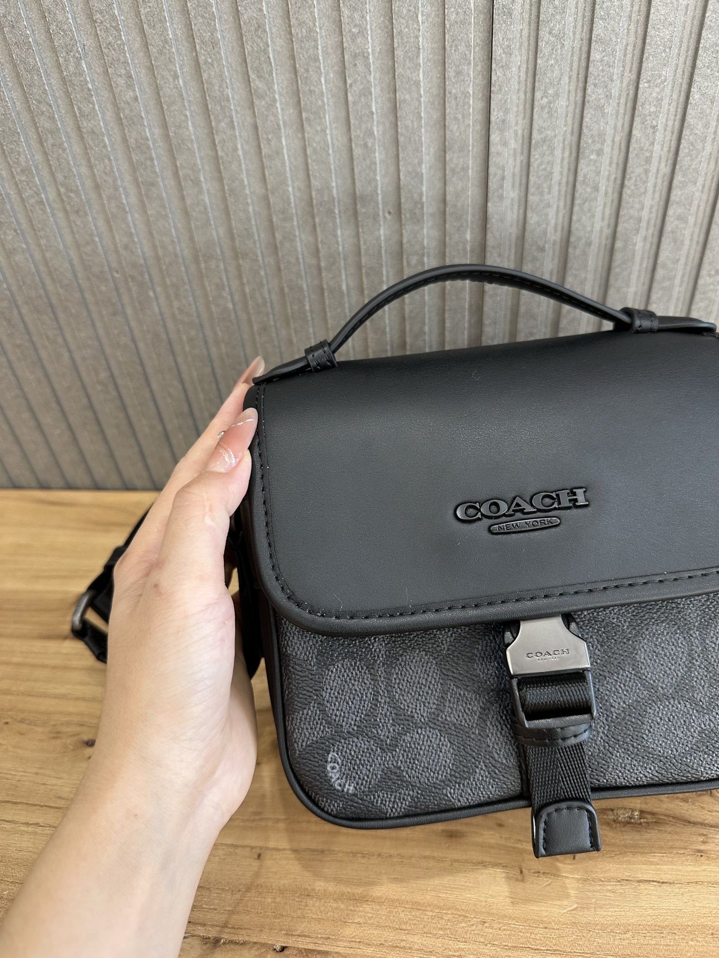 Coach 新款COACH/蔻驰CBG12 CBG13奥莱男士老花顶部手柄炭黑色RACER斜挎包牛皮革配人造革