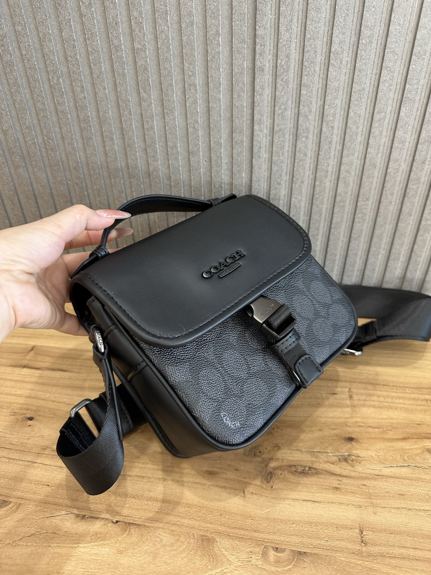 Coach 新款COACH/蔻驰CBG12 CBG13奥莱男士老花顶部手柄炭黑色RACER斜挎包牛皮革配人造革