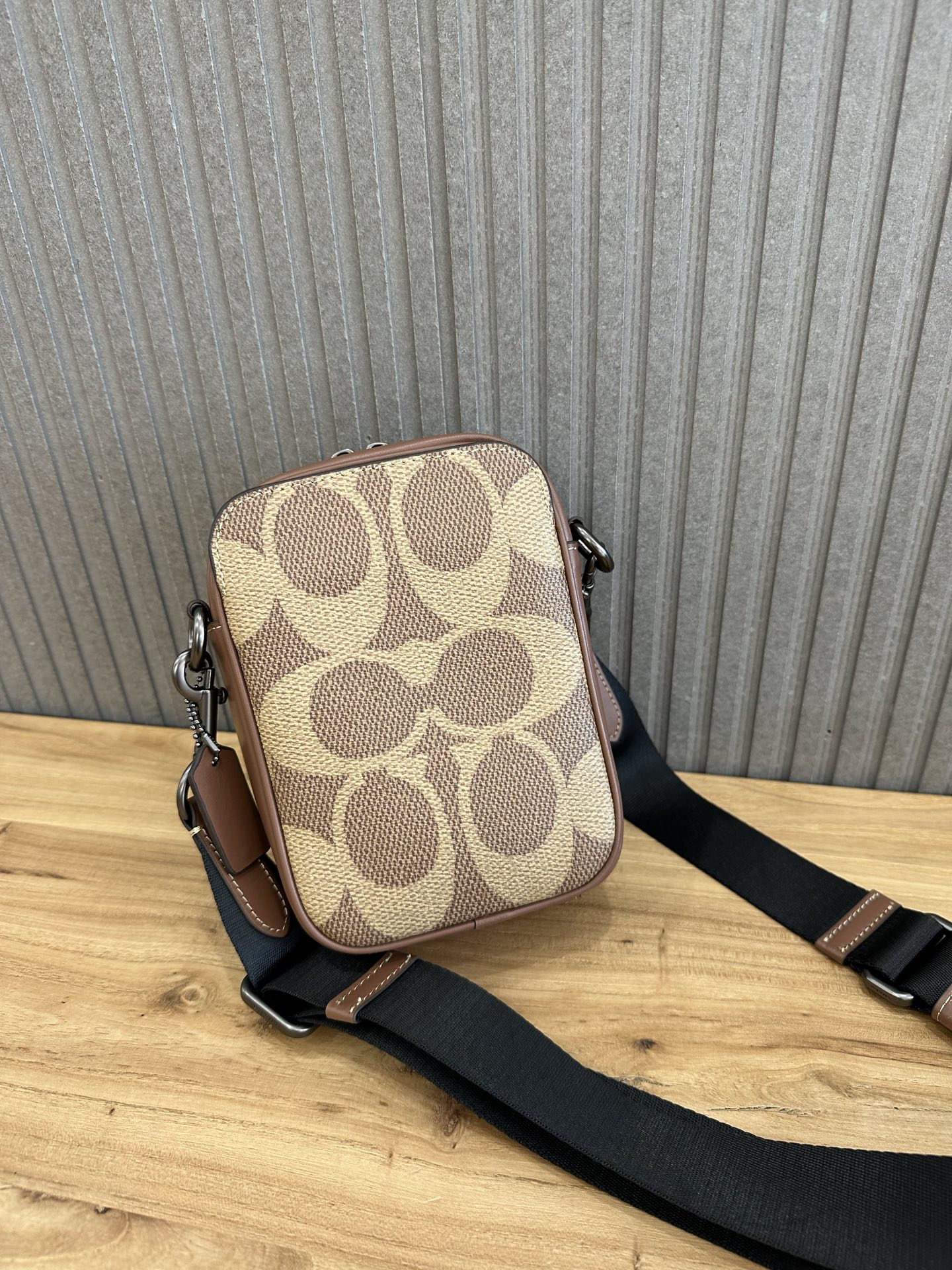 Coach 新款Coach蔻驰CBI33 Stanton Crossbody小方包手机包黑色 老花大logo设计 日常又不失