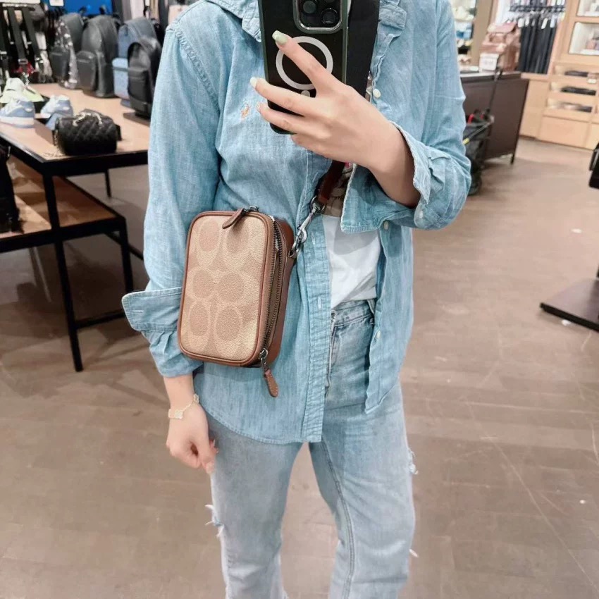 Coach 新款Coach蔻驰CBI33 Stanton Crossbody小方包手机包黑色 老花大logo设计 日常又不失