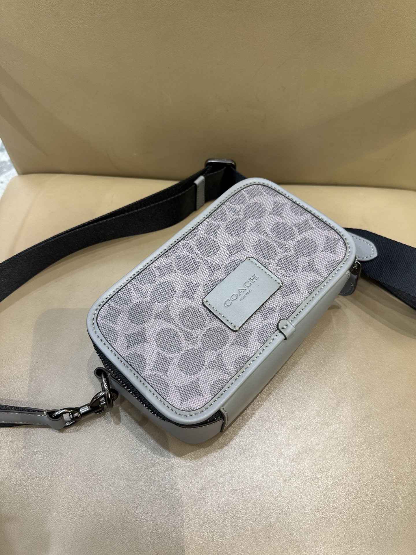 Coach COACH/蔻驰CW365 CM109 CM113 CAB80奥莱男士 标志WYATT斜挎包单肩包相机包 小方包 2个信用卡槽