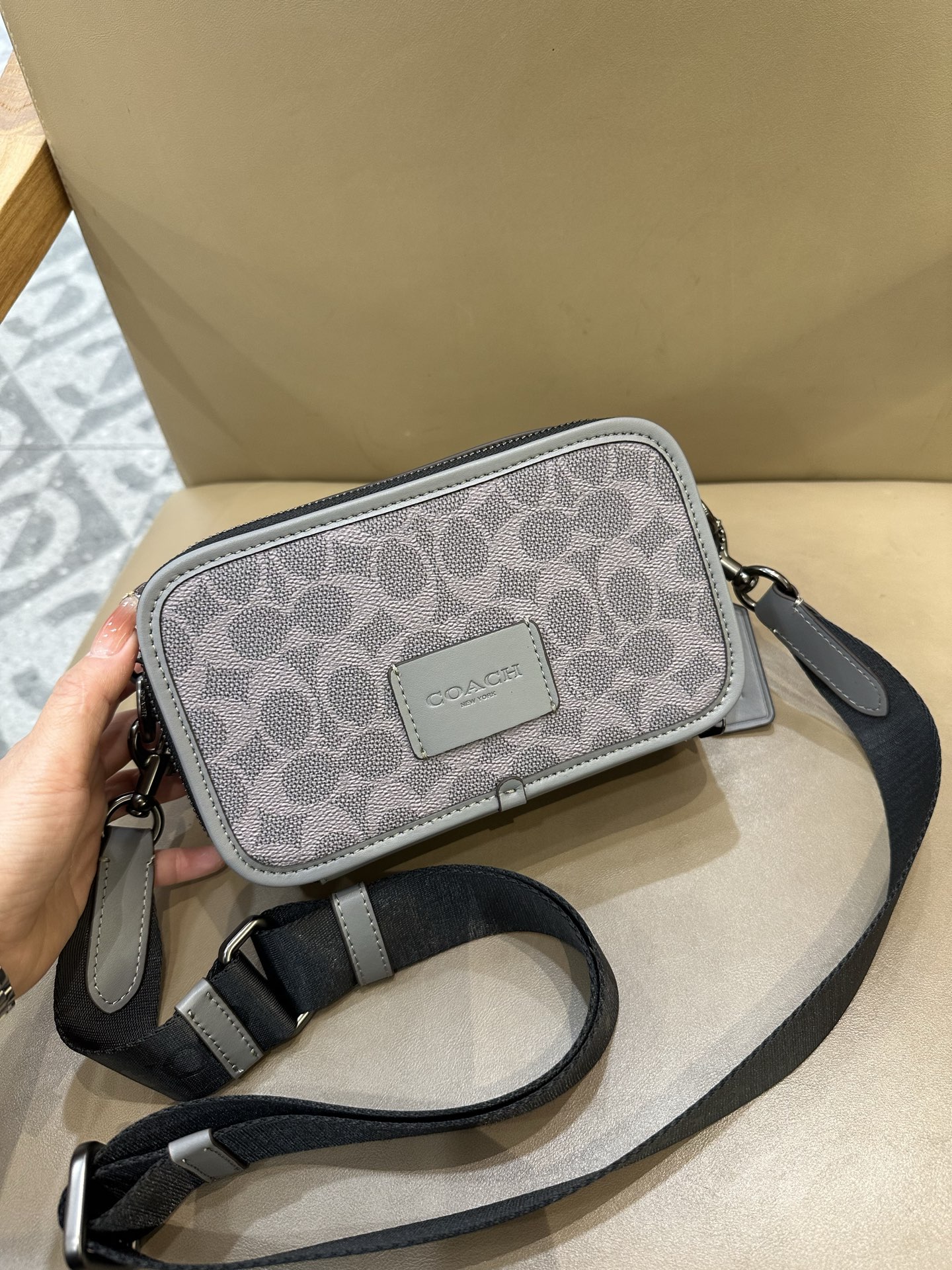 Coach COACH/蔻驰CW365 CM109 CM113 CAB80奥莱男士 标志WYATT斜挎包单肩包相机包 小方包 2个信用卡槽