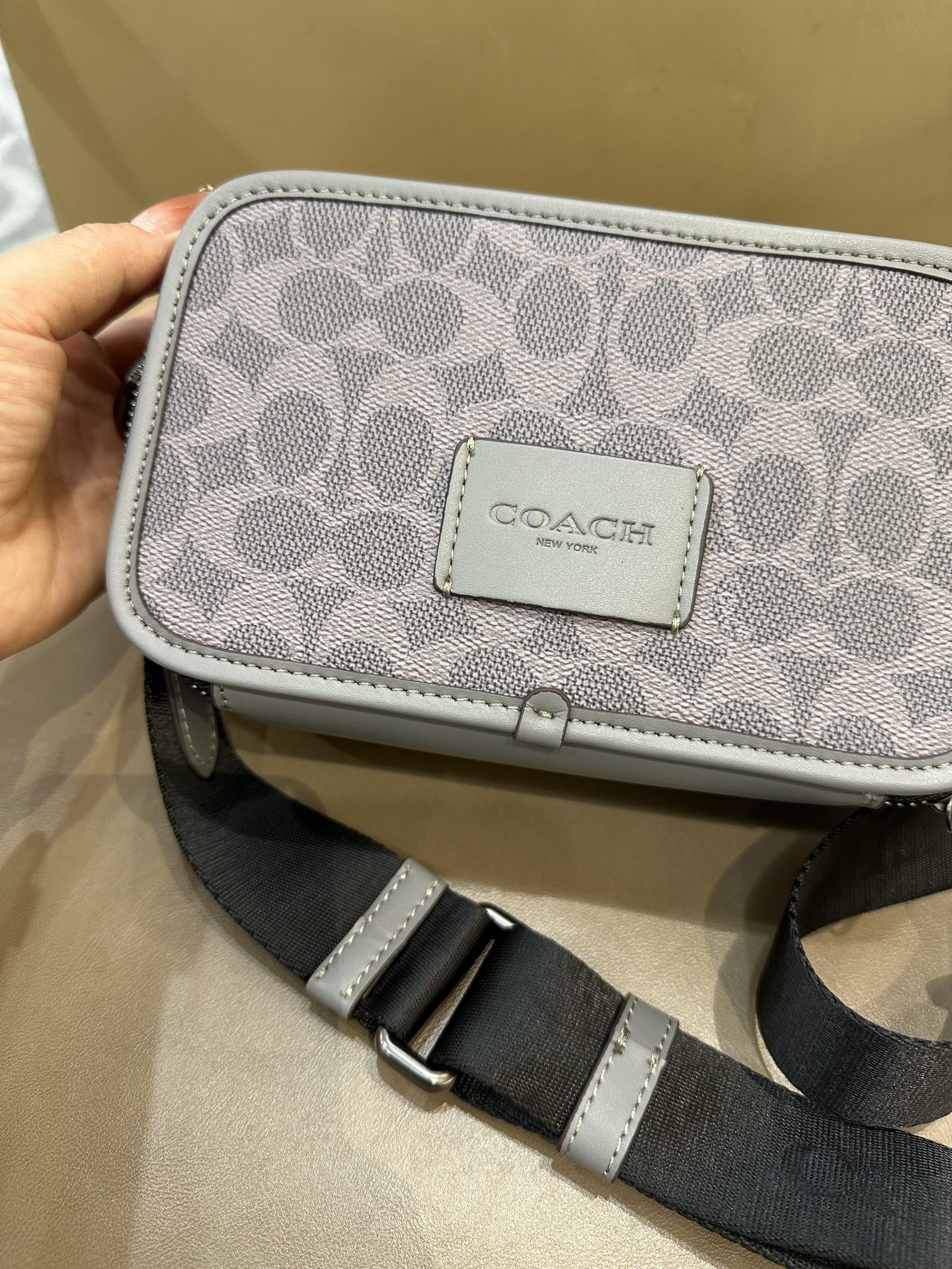 Coach COACH/蔻驰CW365 CM109 CM113 CAB80奥莱男士 标志WYATT斜挎包单肩包相机包 小方包 2个信用卡槽