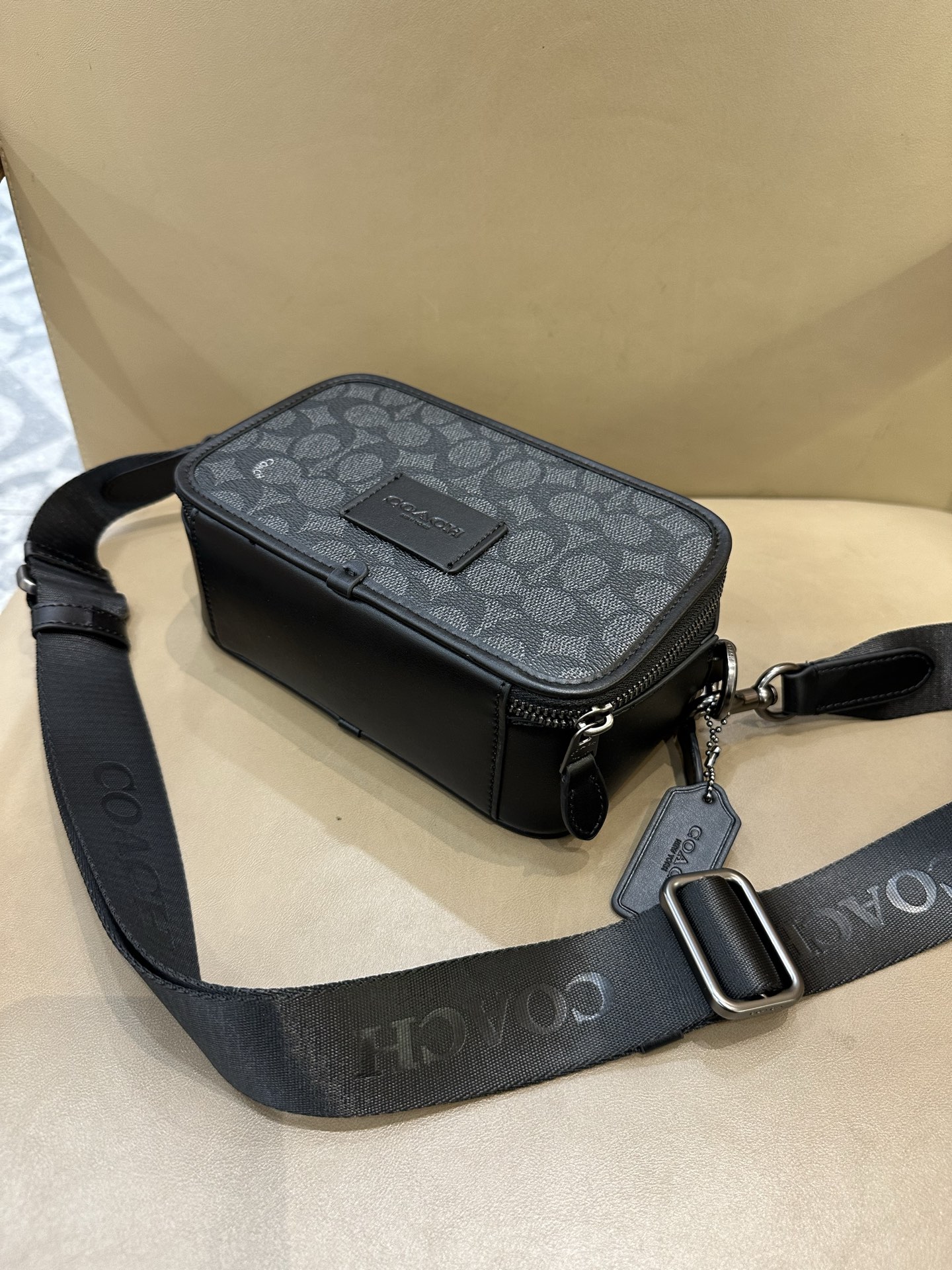 Coach COACH/蔻驰CW365 CM109 CM113 CAB80奥莱男士 标志WYATT斜挎包单肩包相机包 小方包 2个信用卡槽