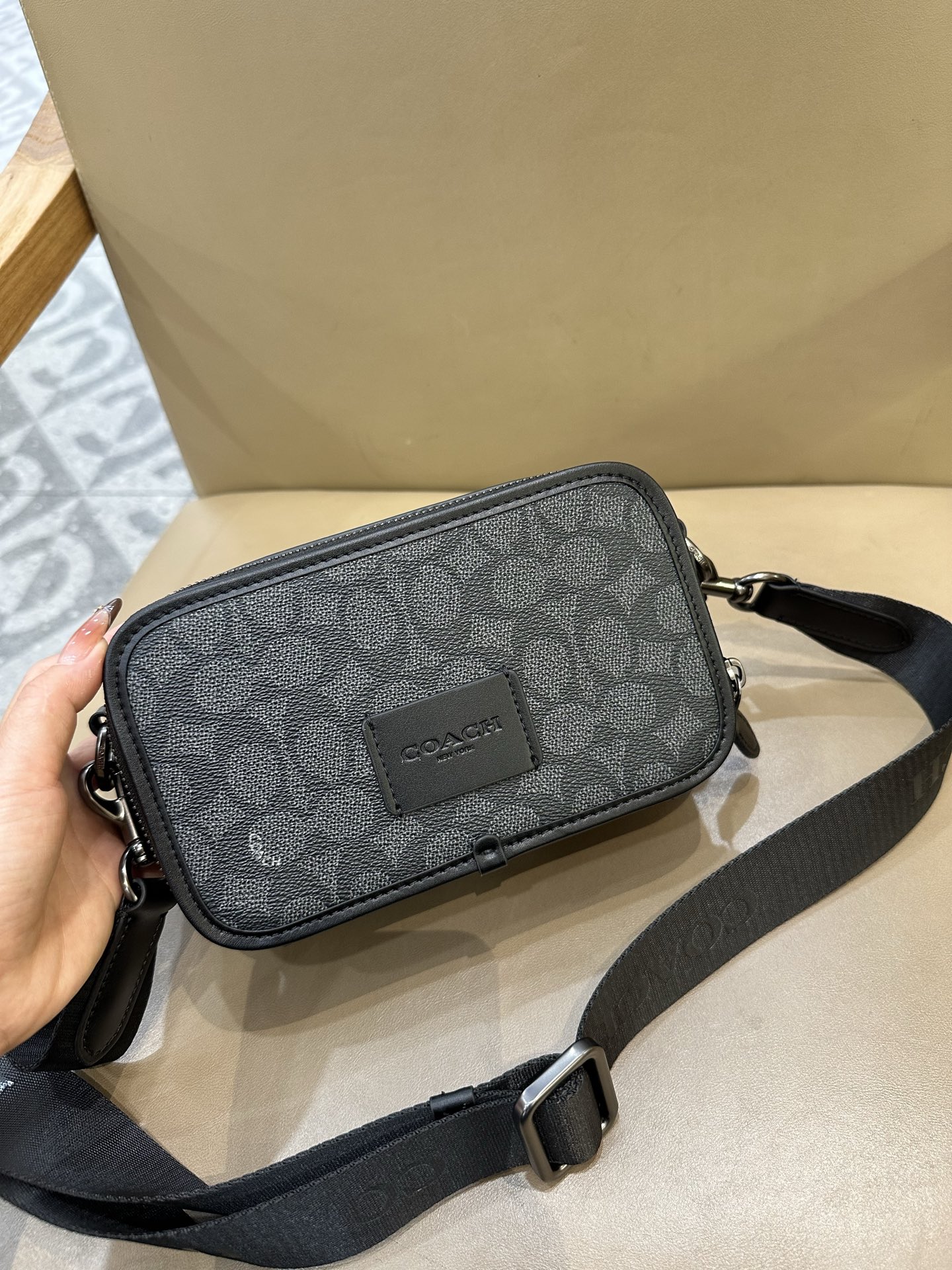 Coach COACH/蔻驰CW365 CM109 CM113 CAB80奥莱男士 标志WYATT斜挎包单肩包相机包 小方包 2个信用卡槽
